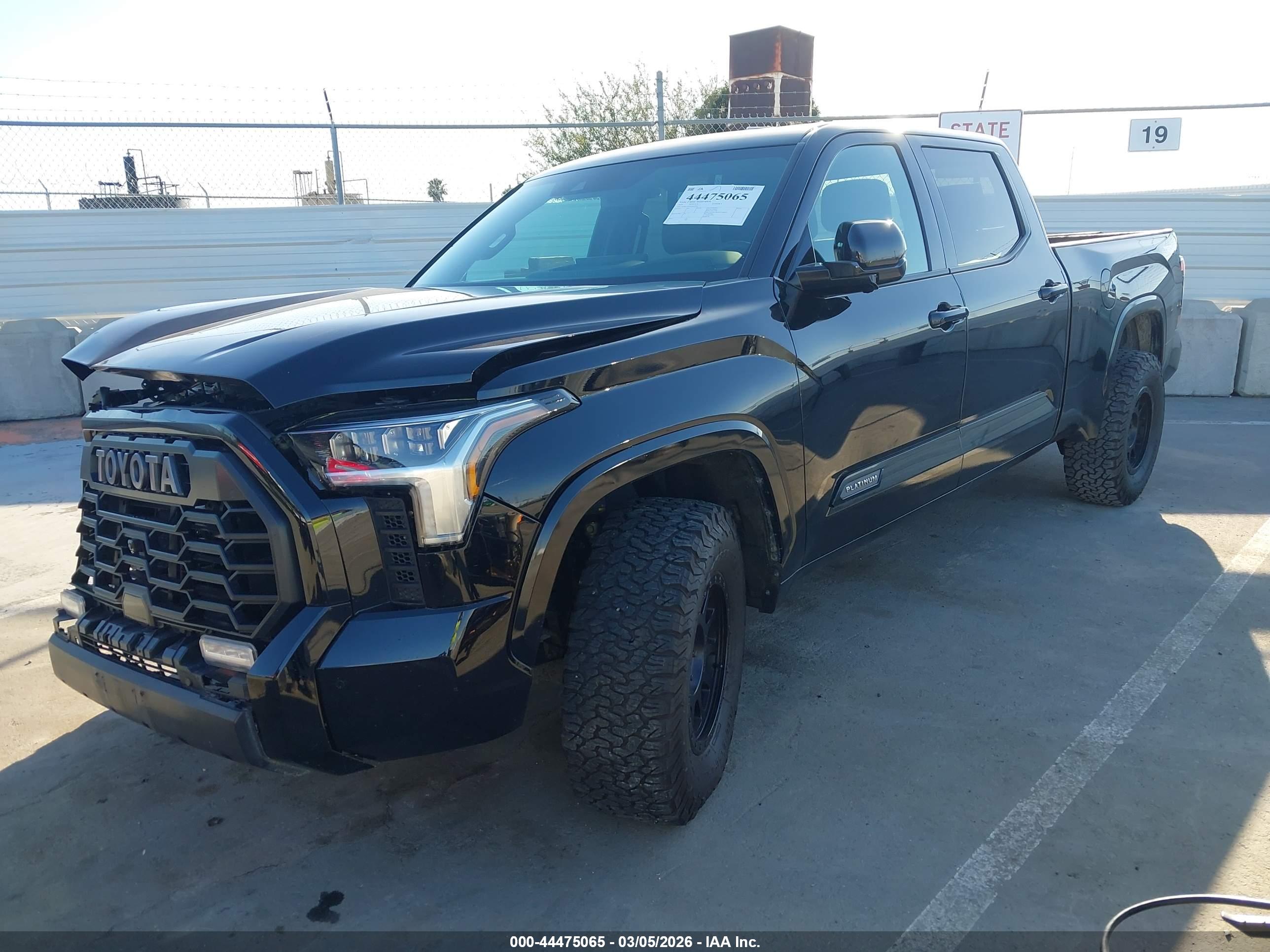 TOYOTA TUNDRA image 2