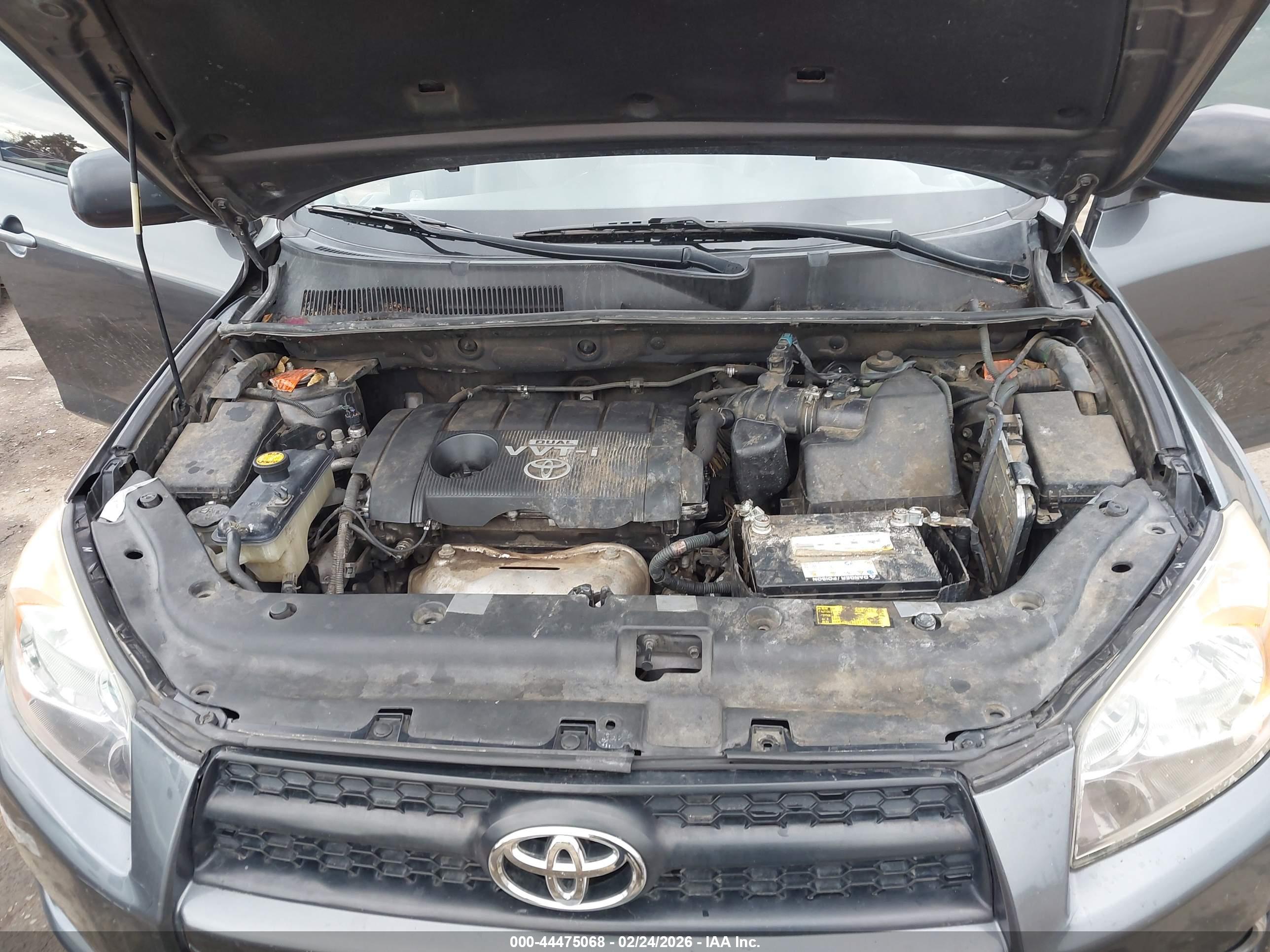 TOYOTA RAV4 image 10