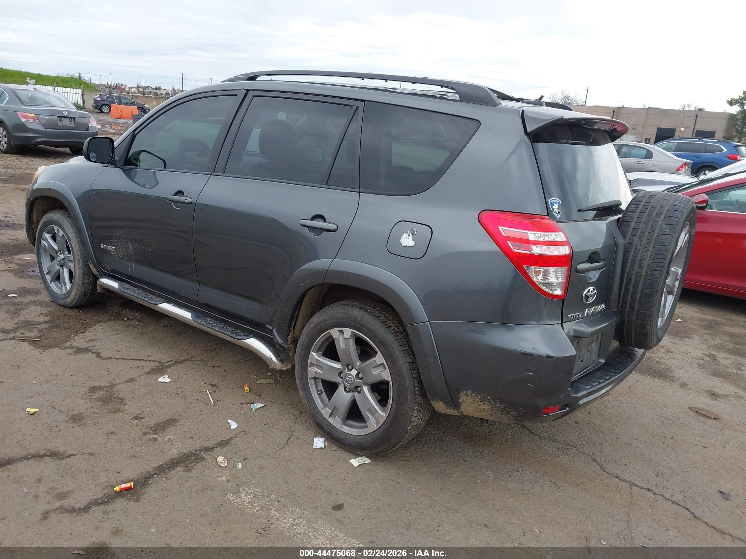 TOYOTA RAV4 image 3