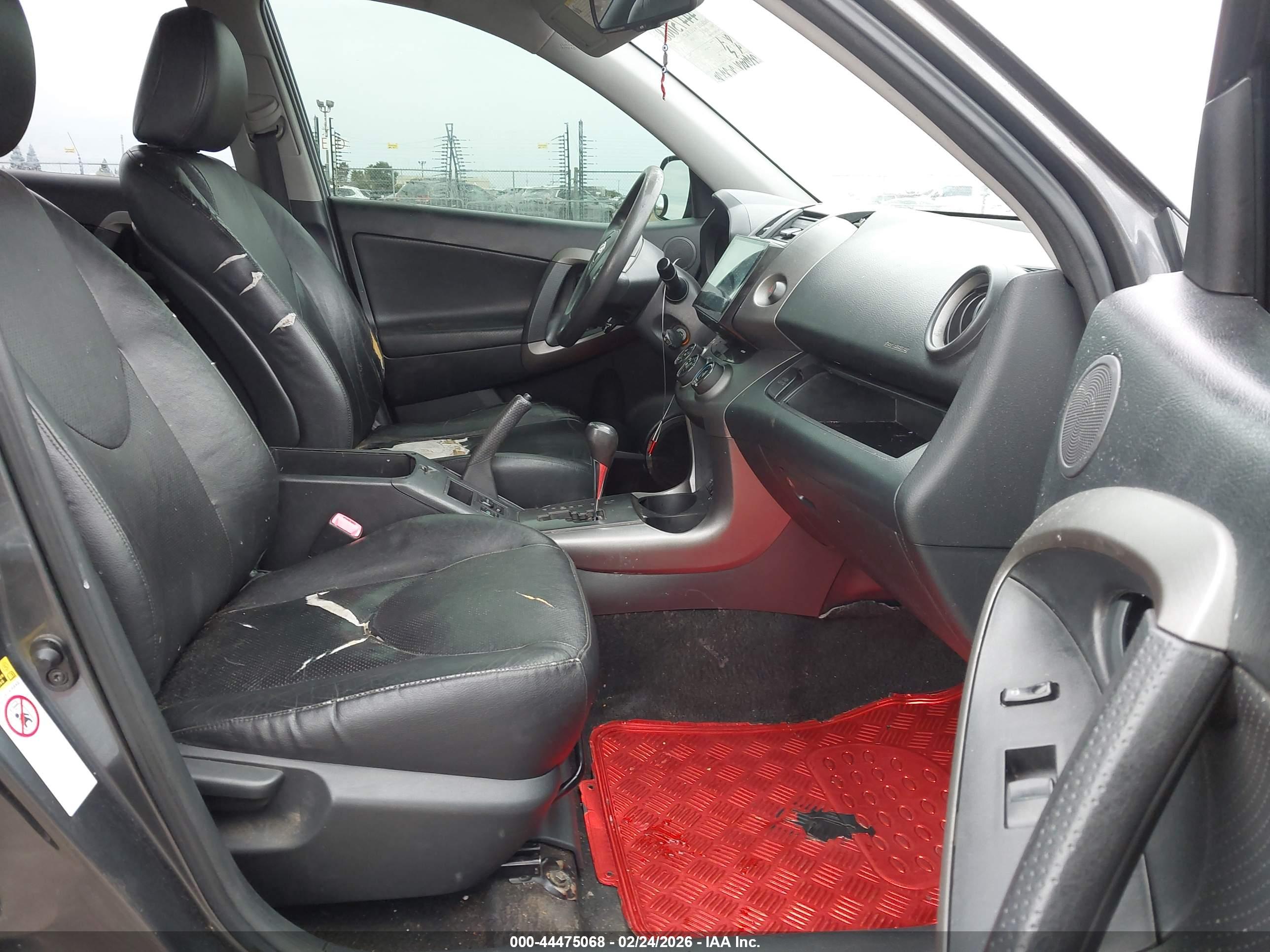 TOYOTA RAV4 image 5