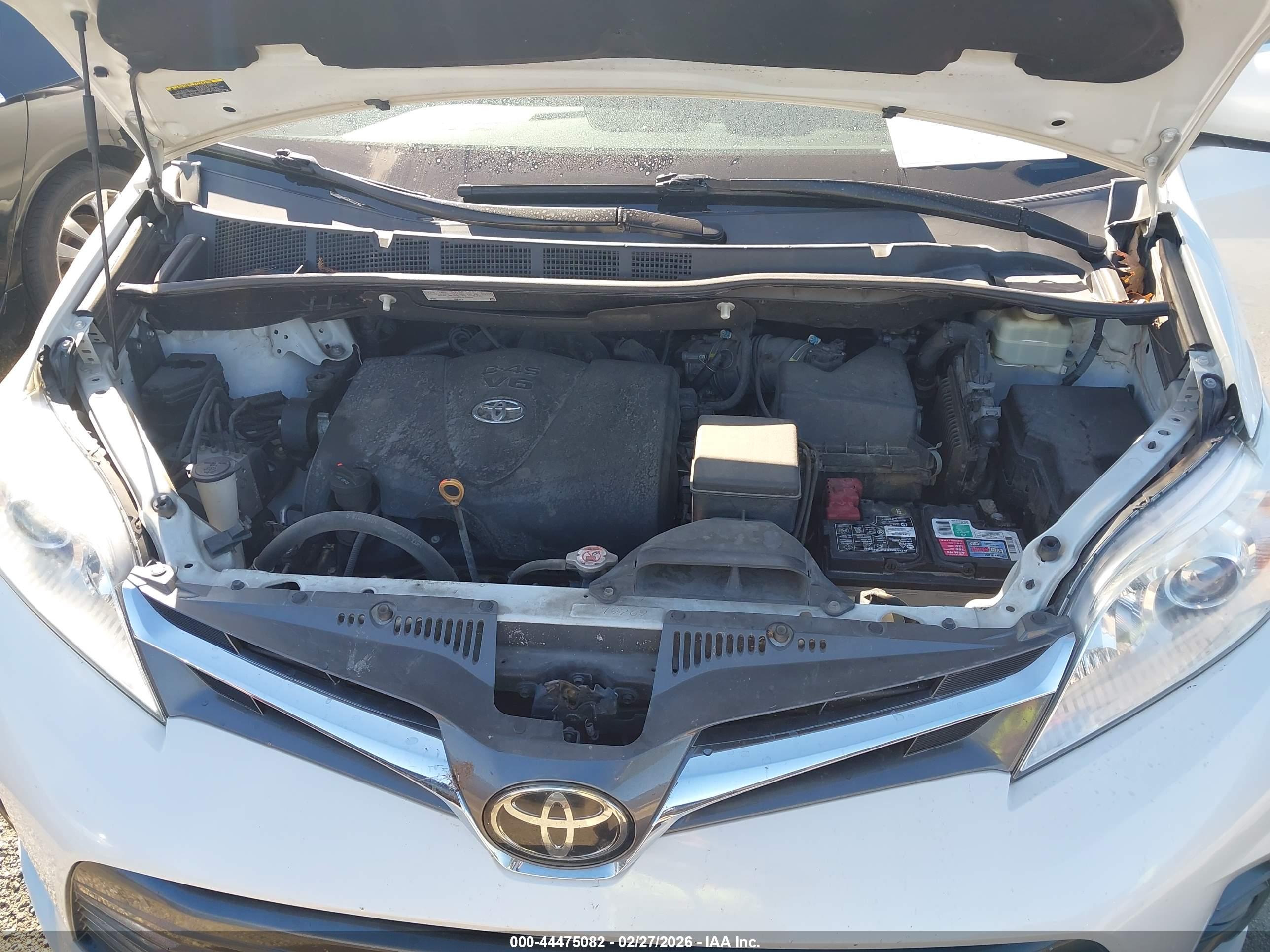 TOYOTA SIENNA image 10