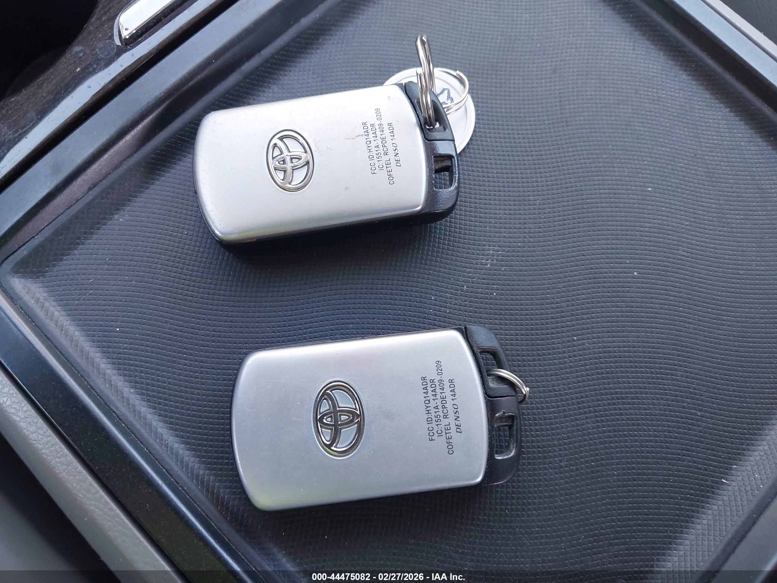 TOYOTA SIENNA image 11