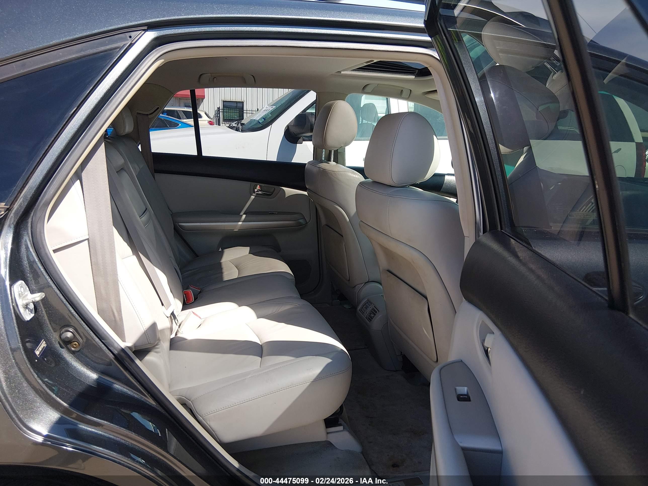 LEXUS RX image 8