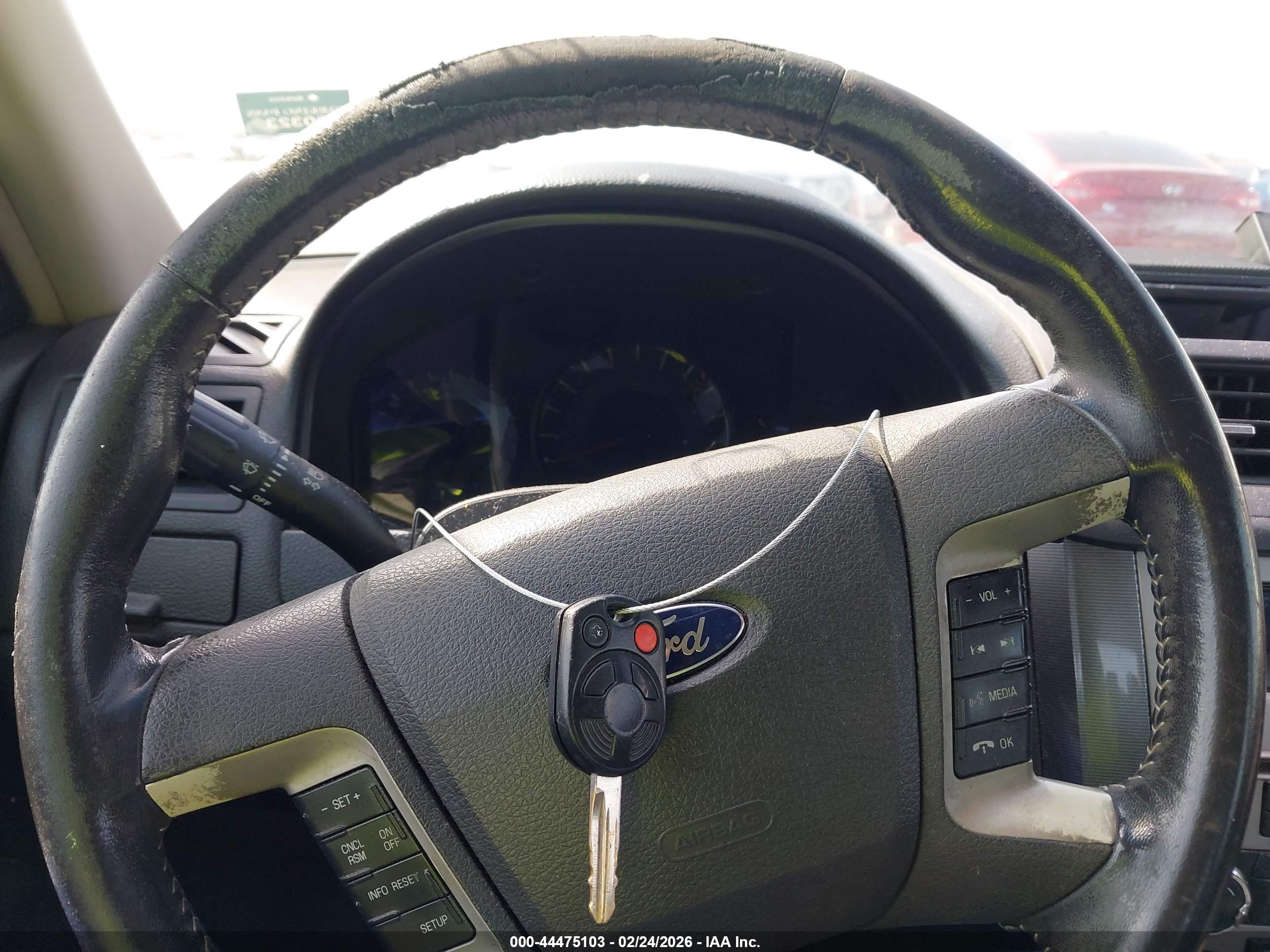 FORD FUSION image 11