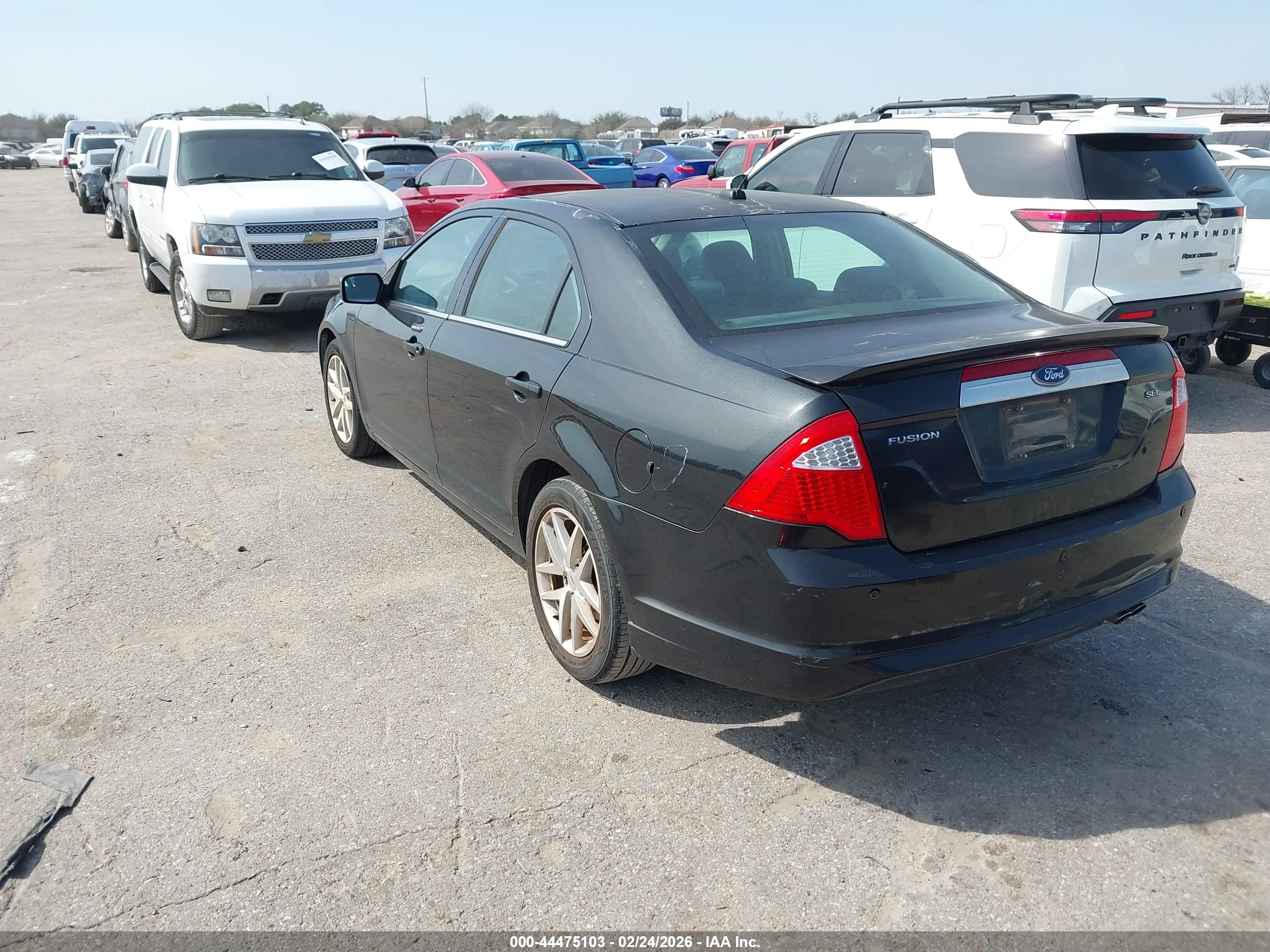 FORD FUSION image 3