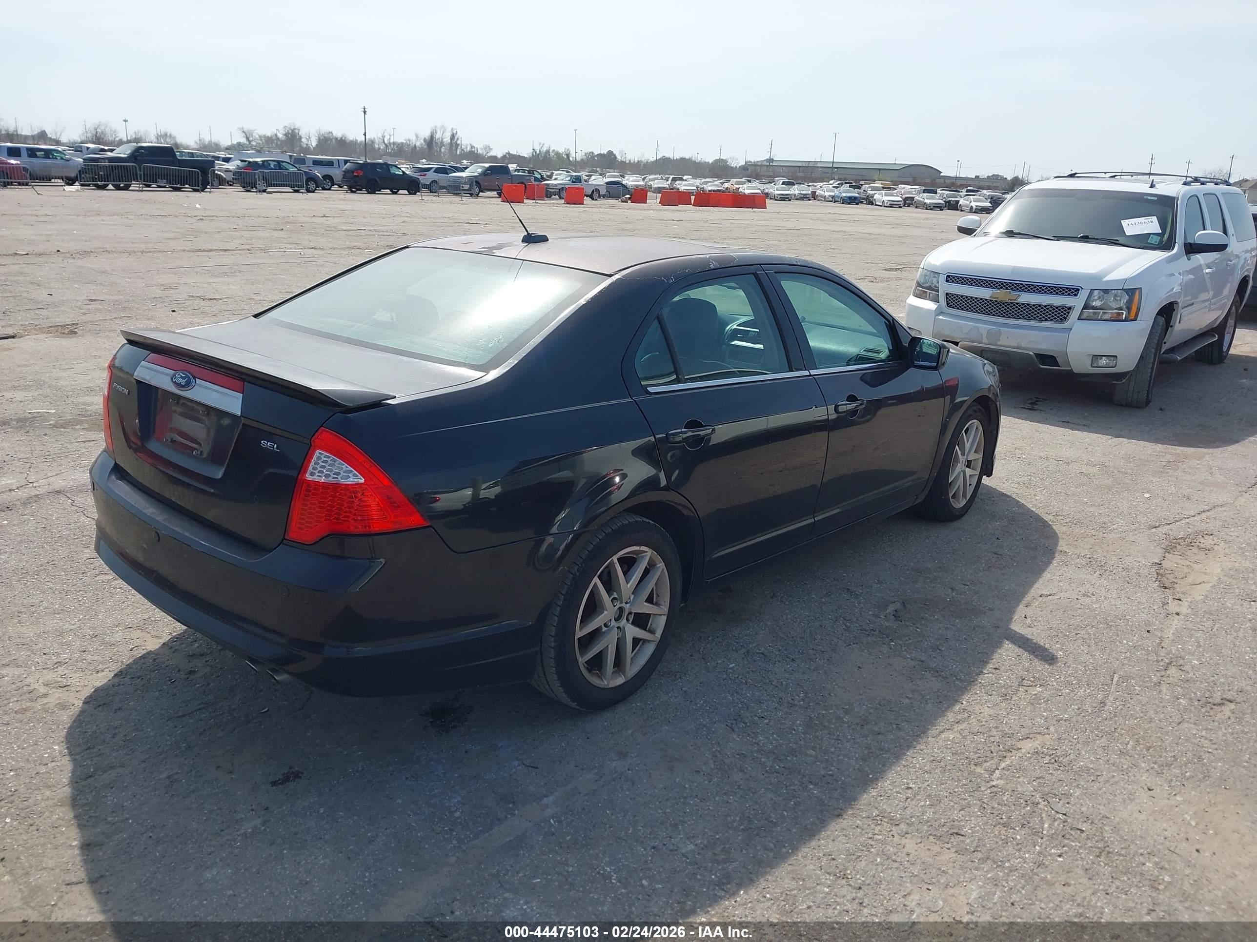 FORD FUSION image 4