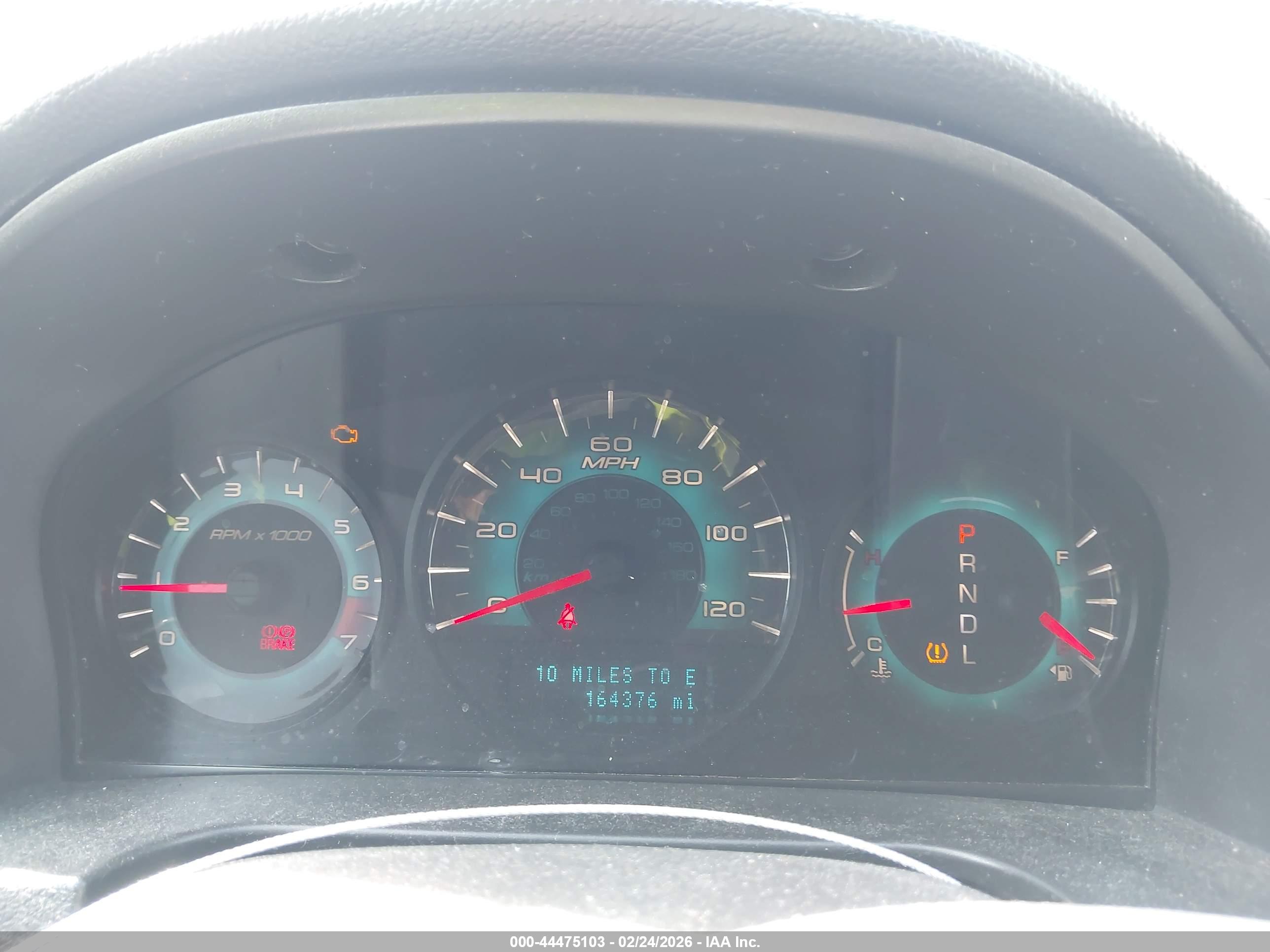 FORD FUSION image 7