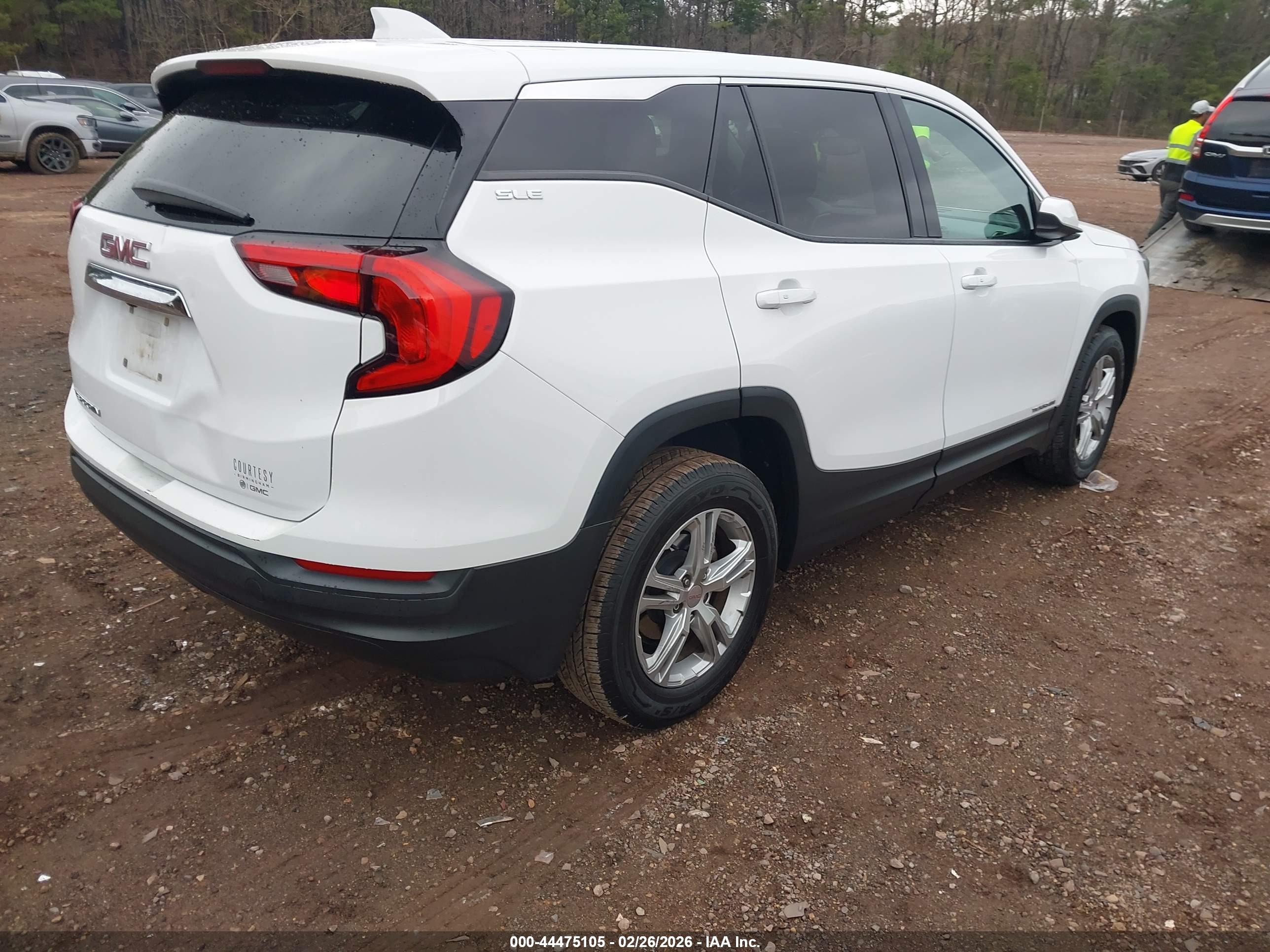 GMC TERRAIN image 4