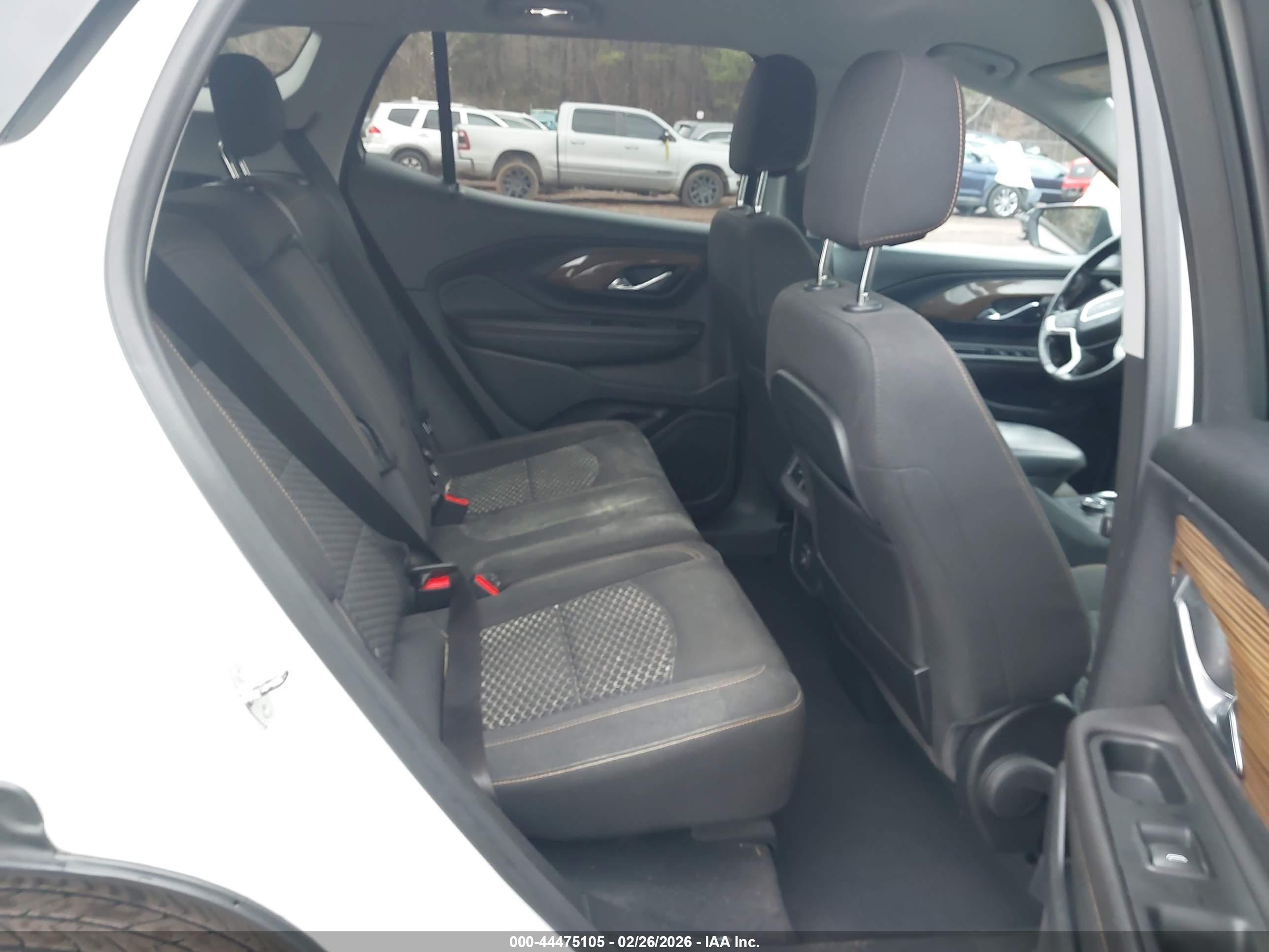 GMC TERRAIN image 8