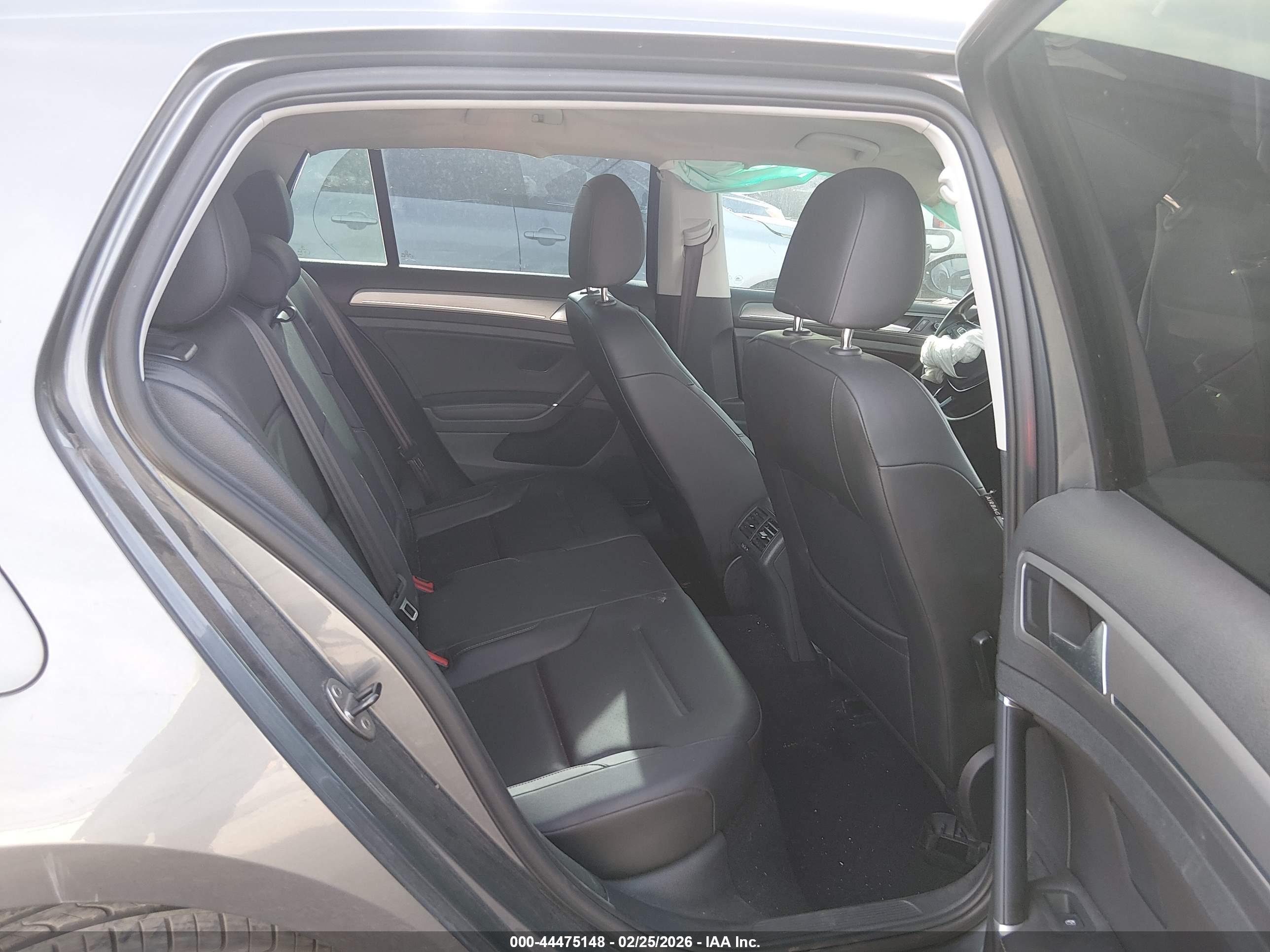 VOLKSWAGEN GOLF image 8
