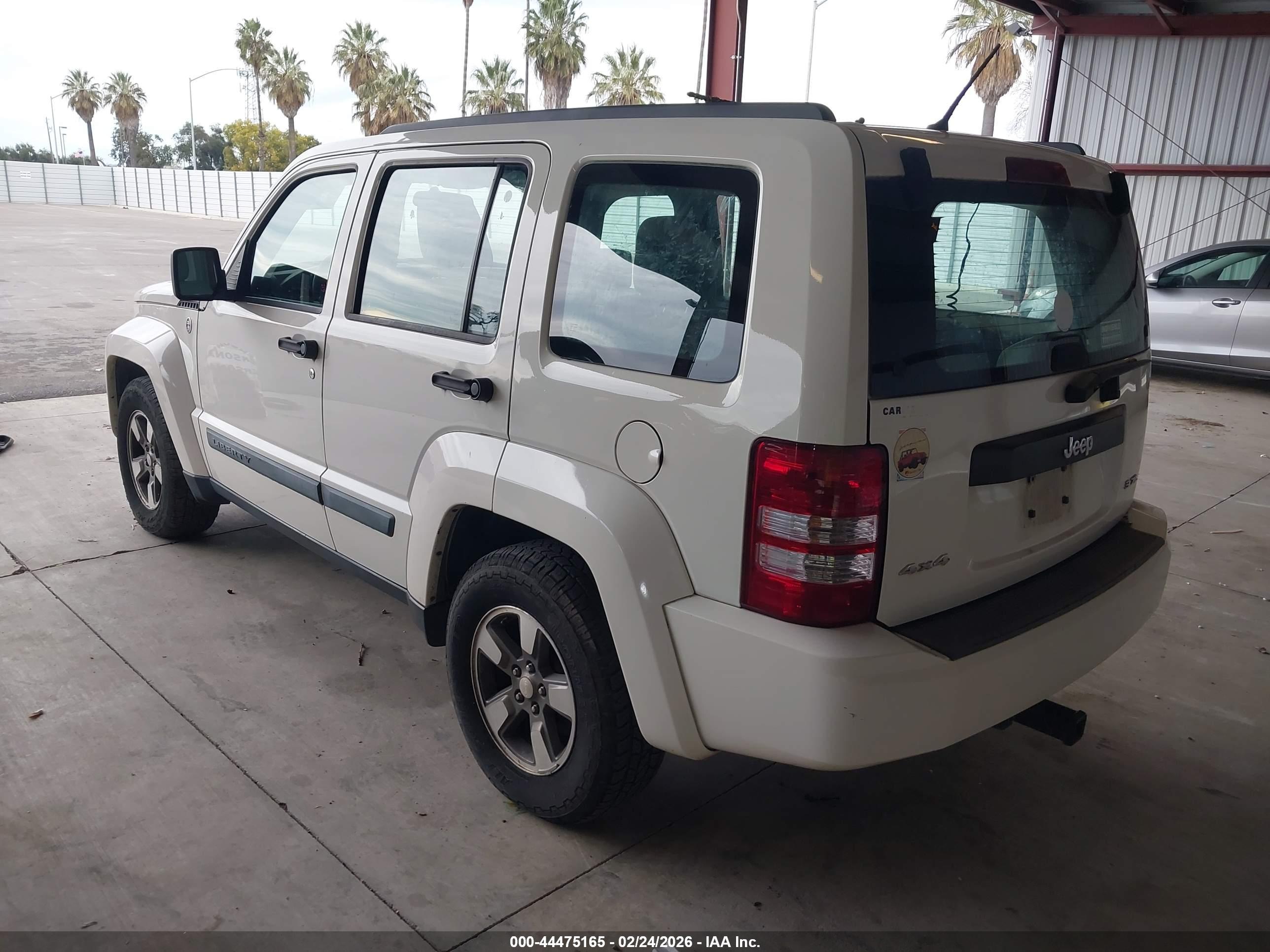 JEEP LIBERTY image 3