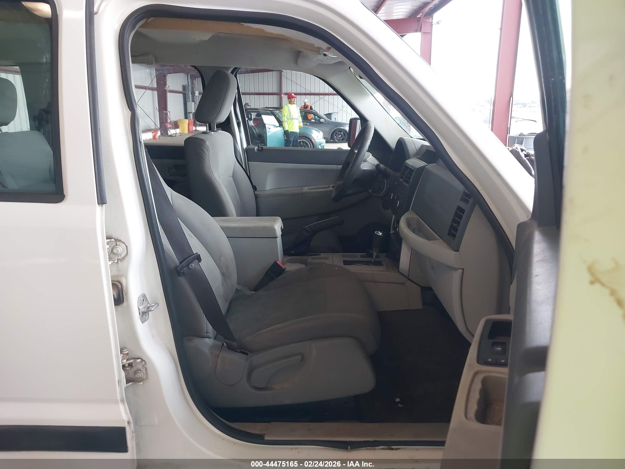 JEEP LIBERTY image 5