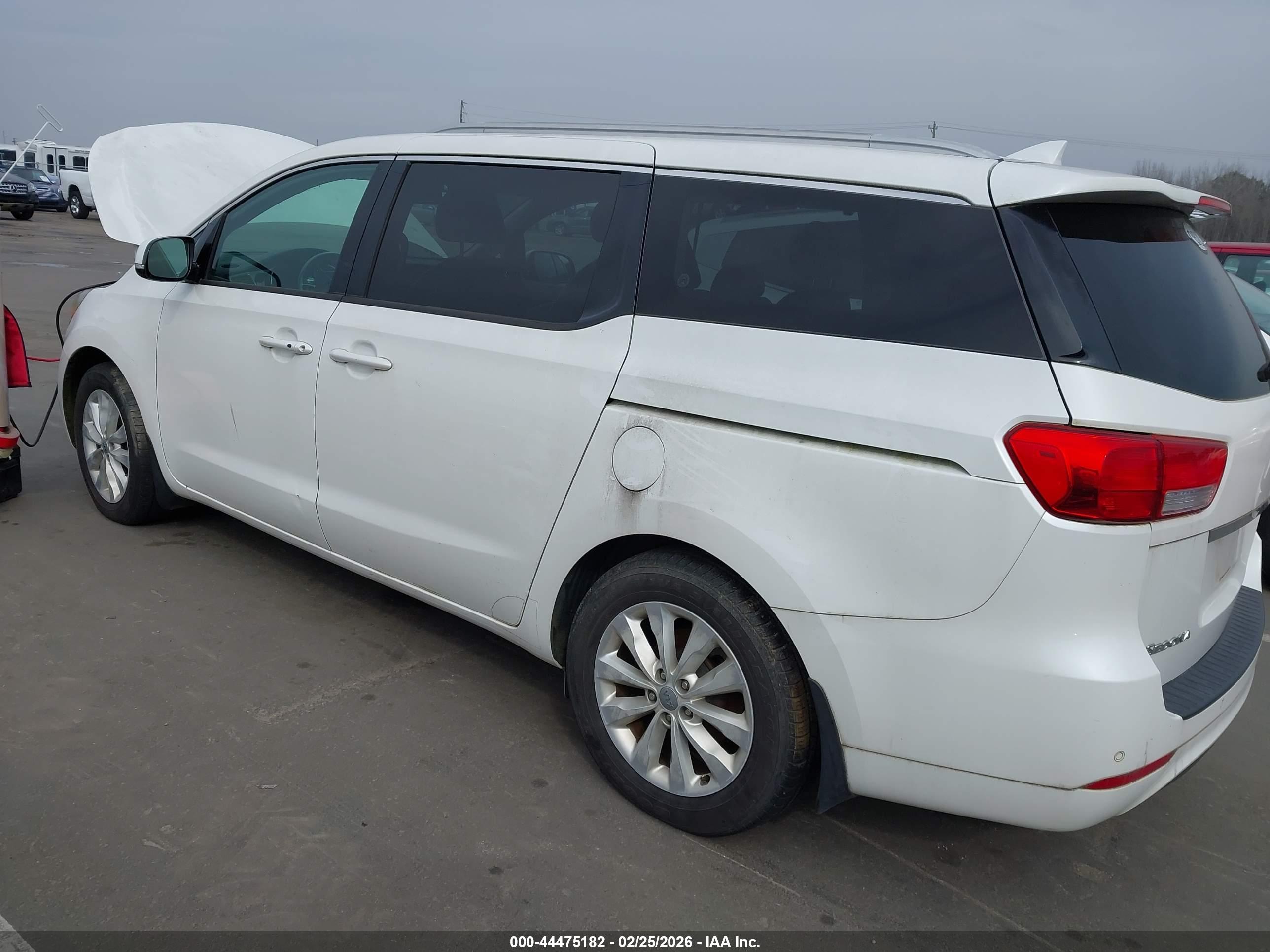 KIA SEDONA image 3