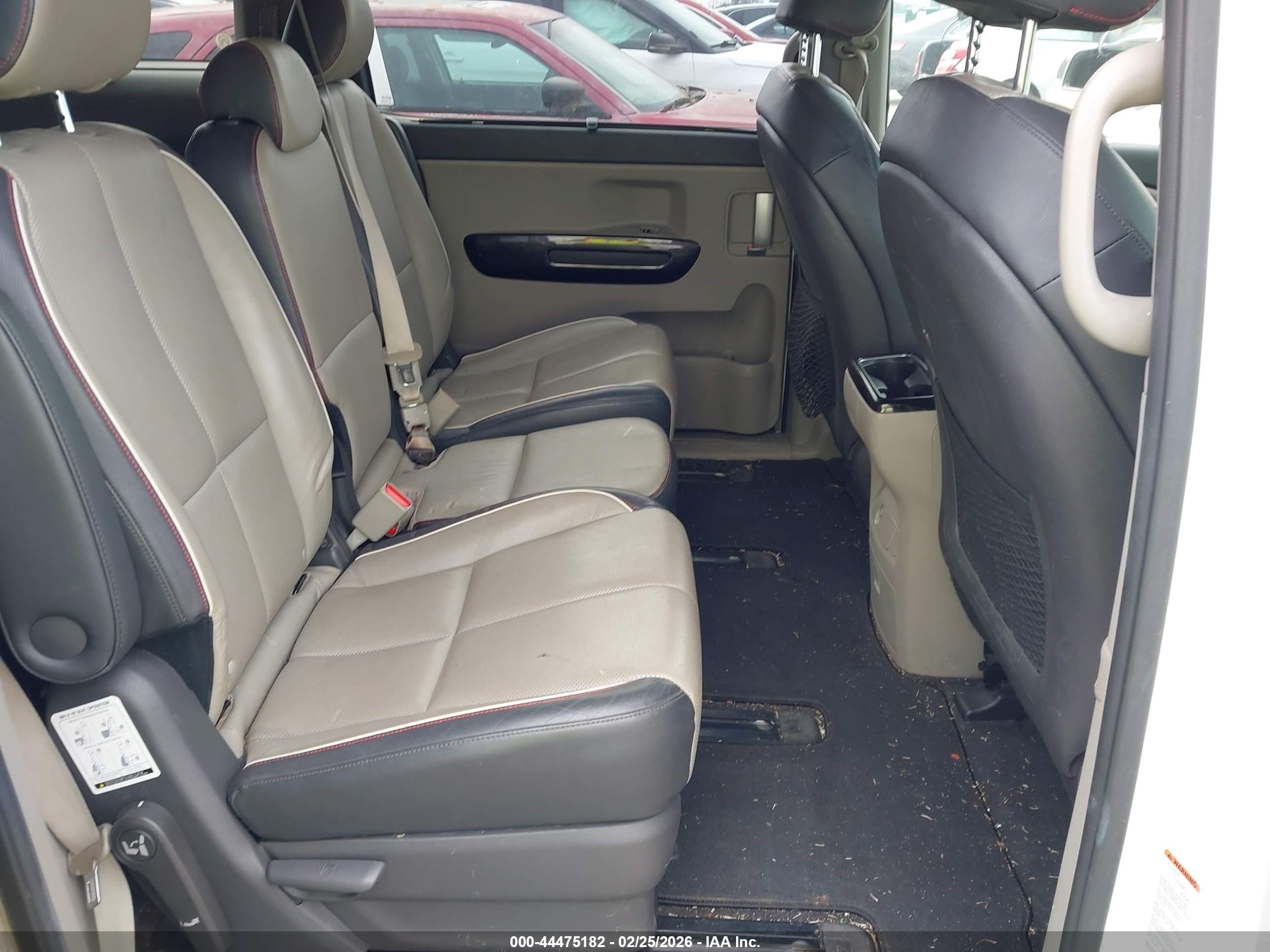 KIA SEDONA image 8
