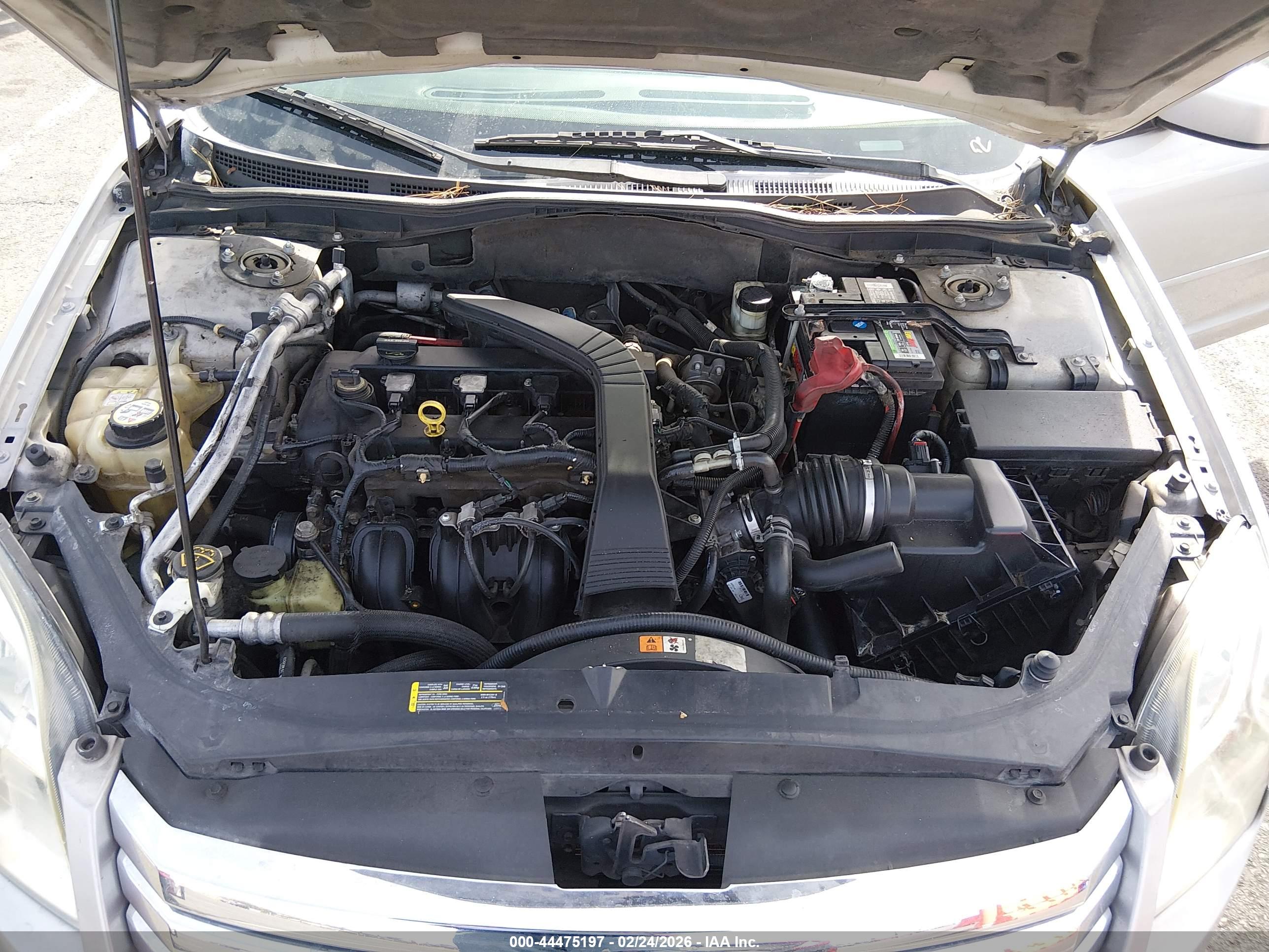 FORD FUSION image 10