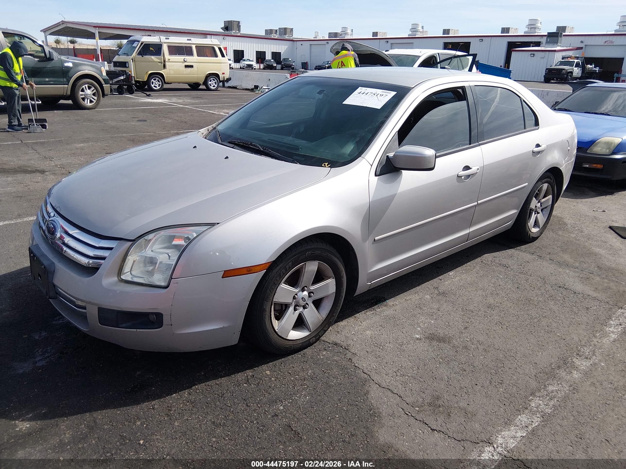 FORD FUSION image 2
