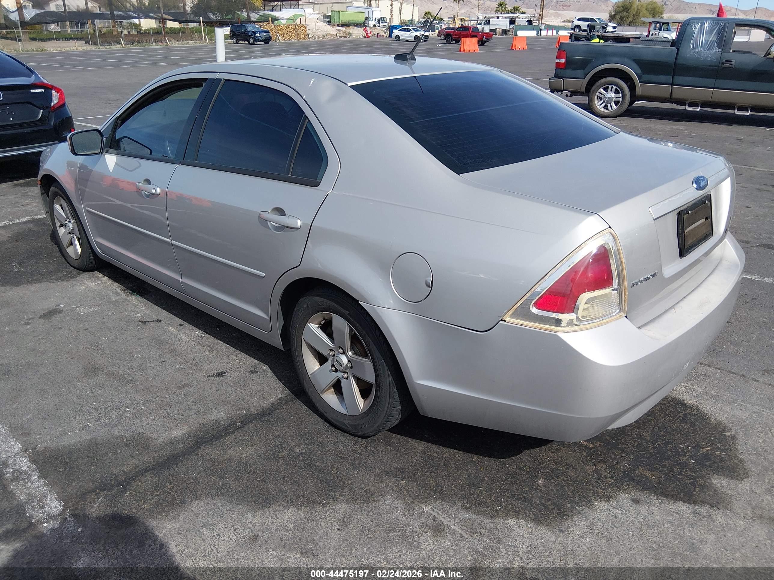 FORD FUSION image 3