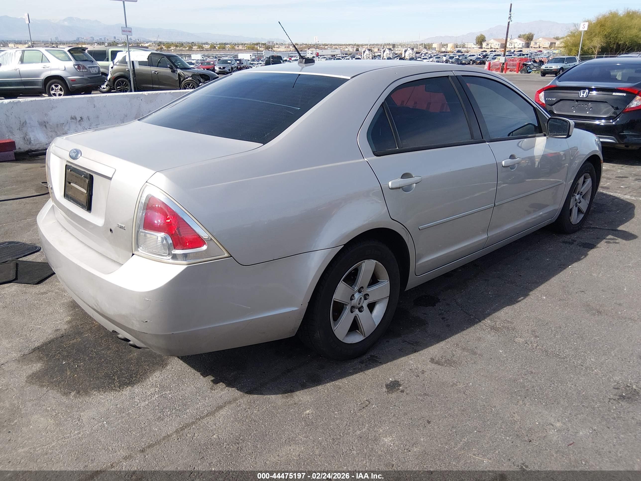 FORD FUSION image 4