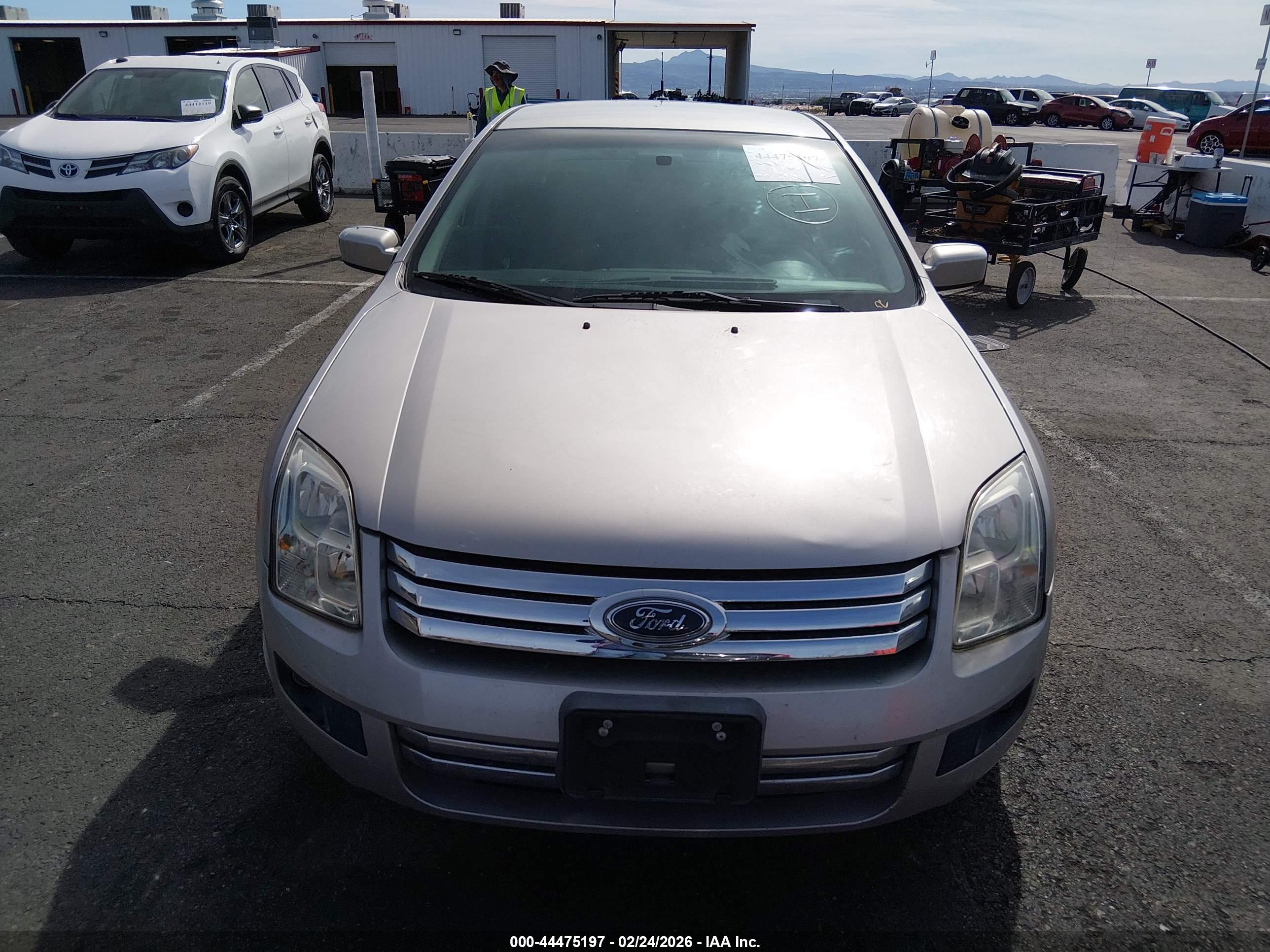 FORD FUSION image 6
