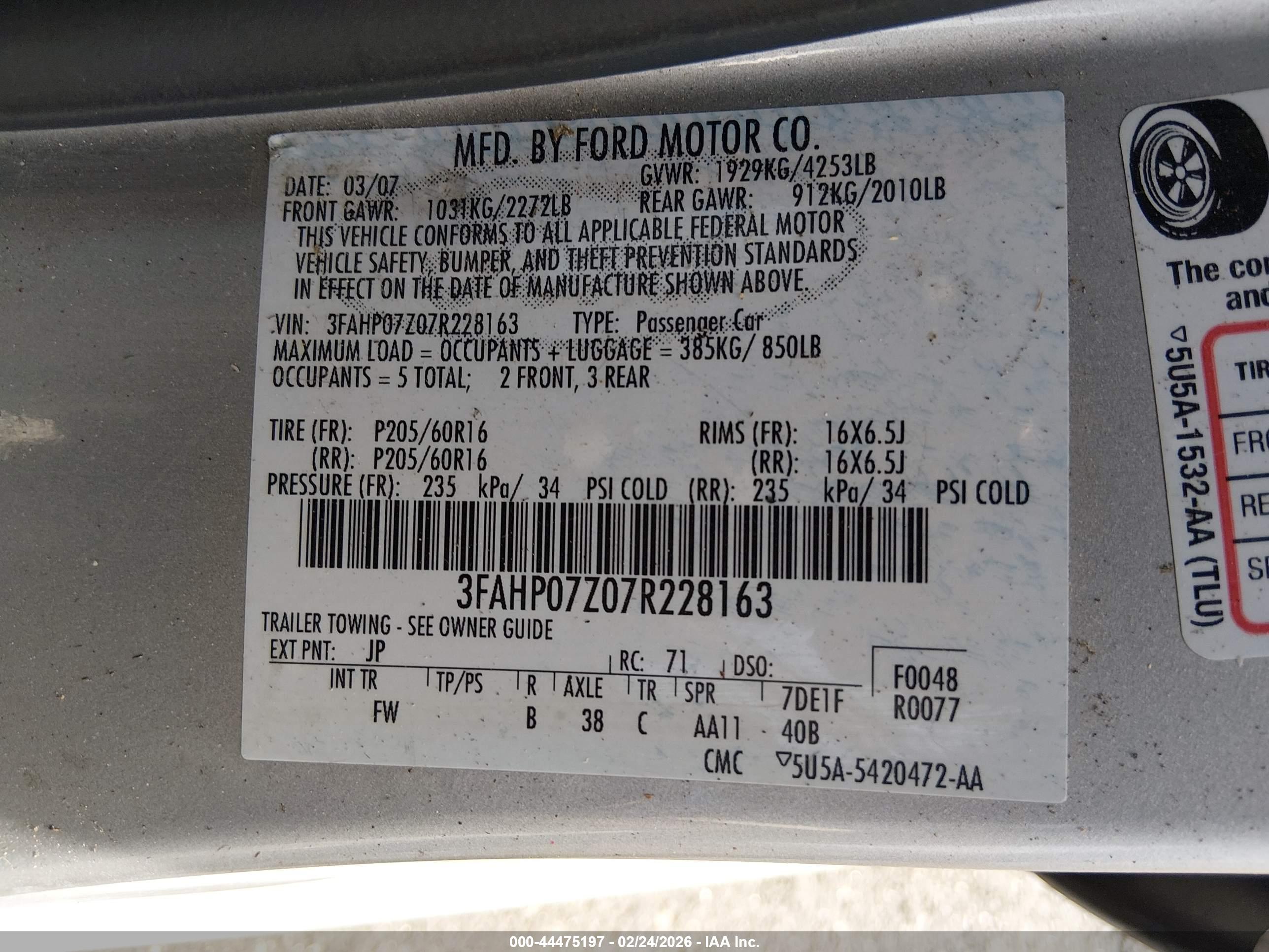FORD FUSION image 9