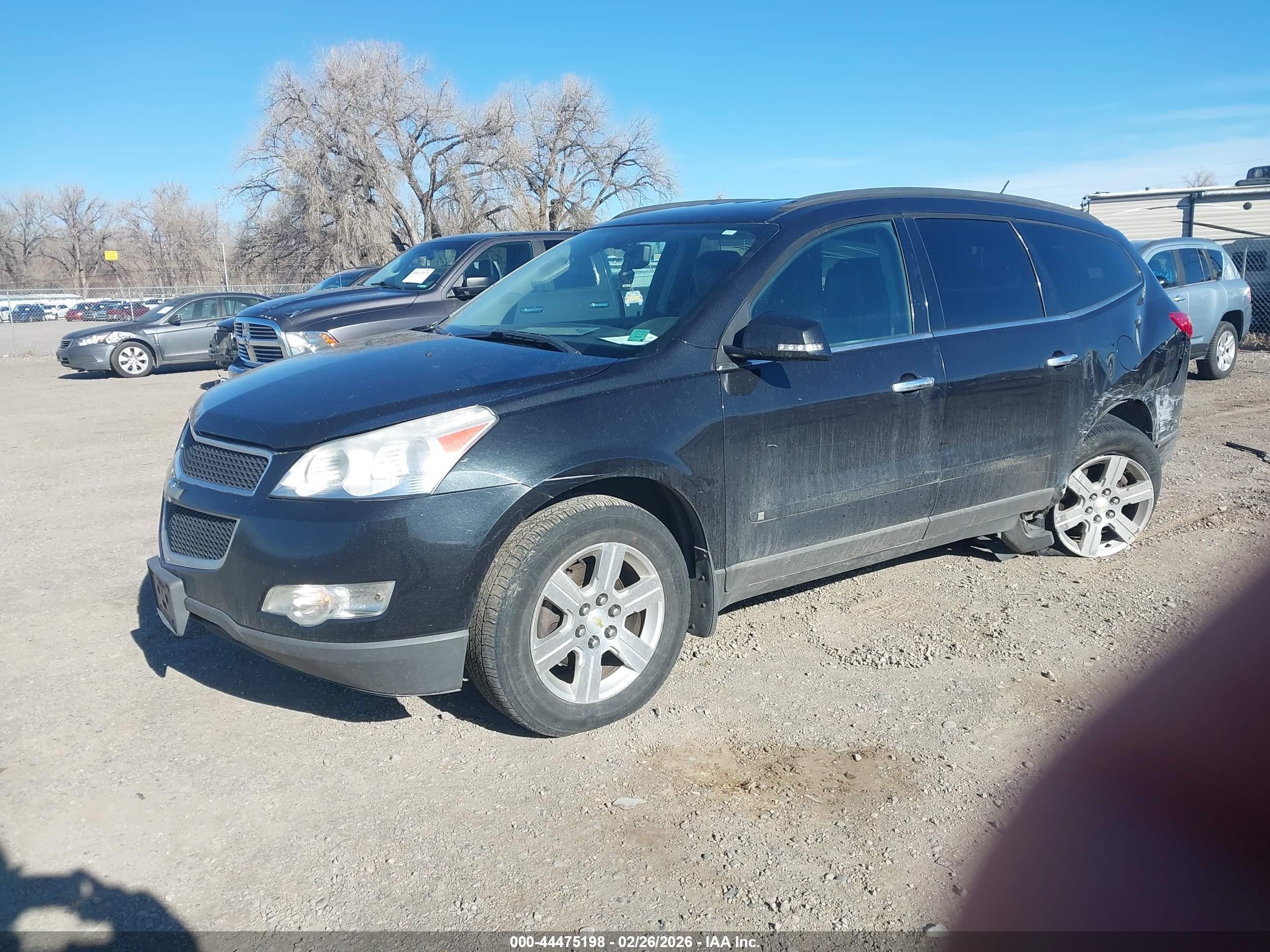 CHEVROLET TRAVERSE image 2