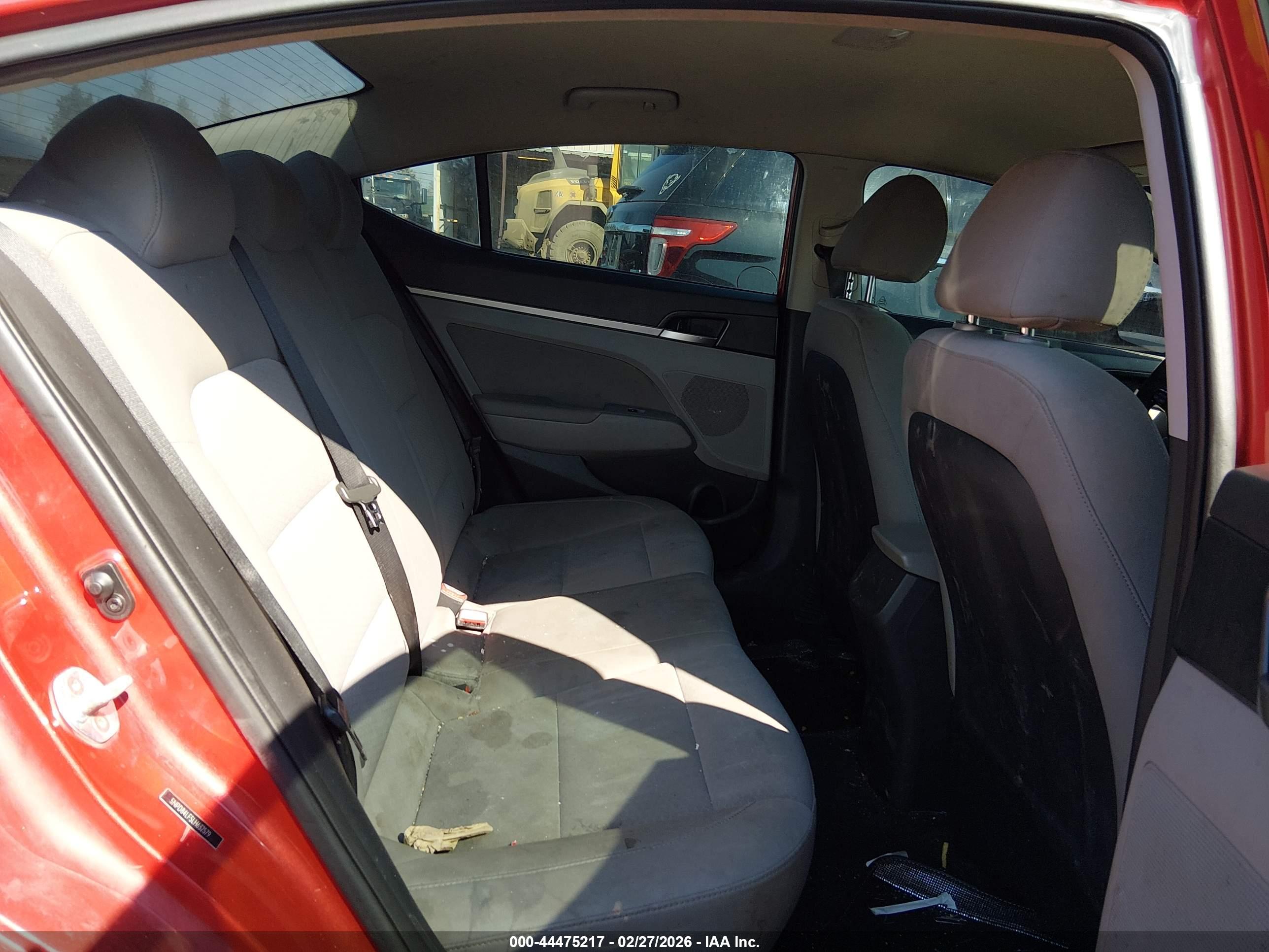 HYUNDAI ELANTRA image 8