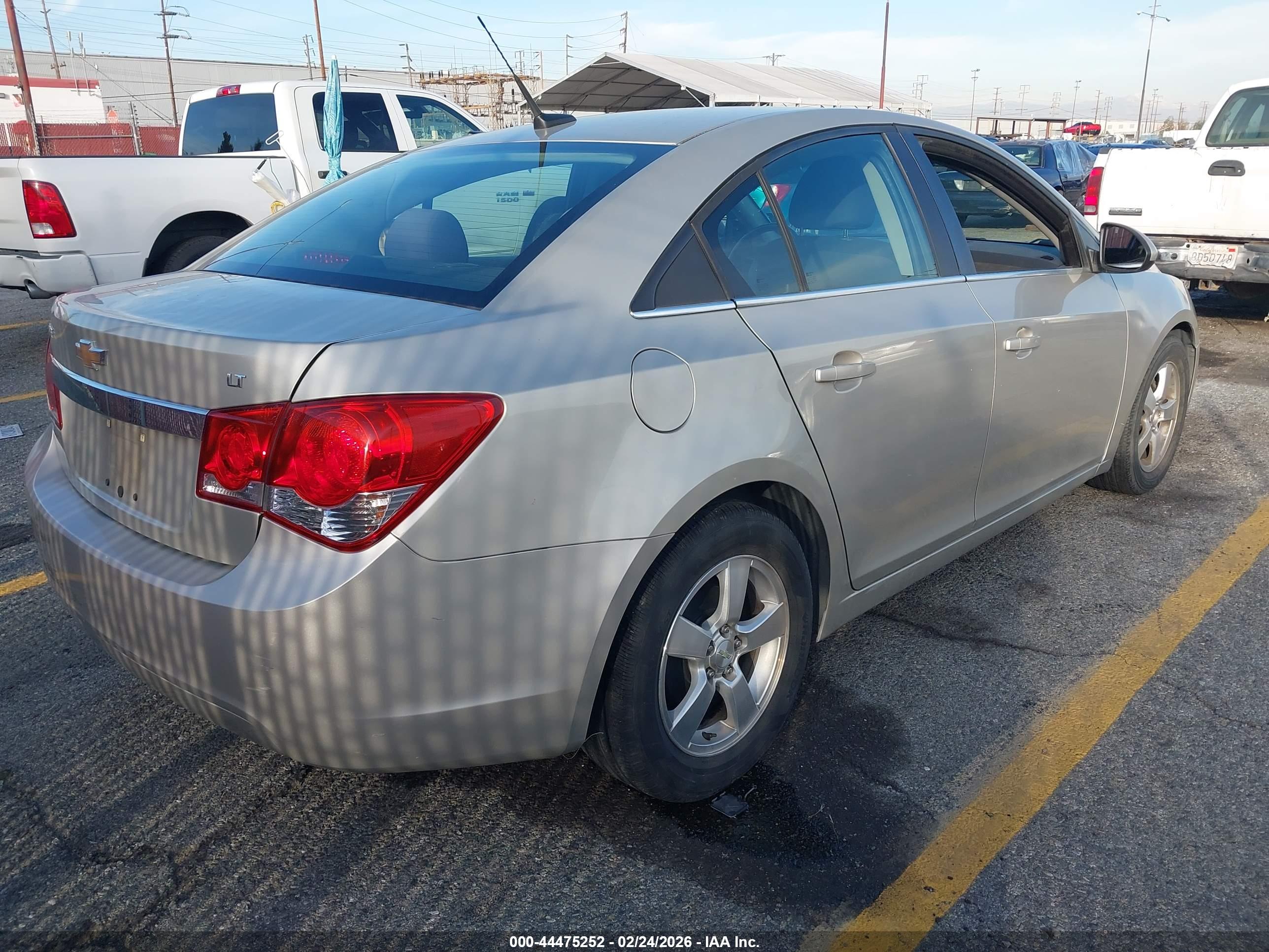 CHEVROLET CRUZE image 4
