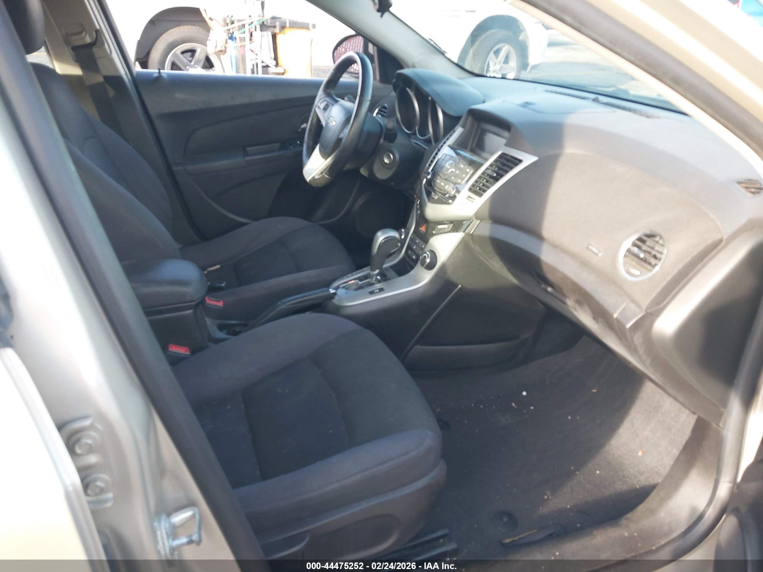 CHEVROLET CRUZE image 5