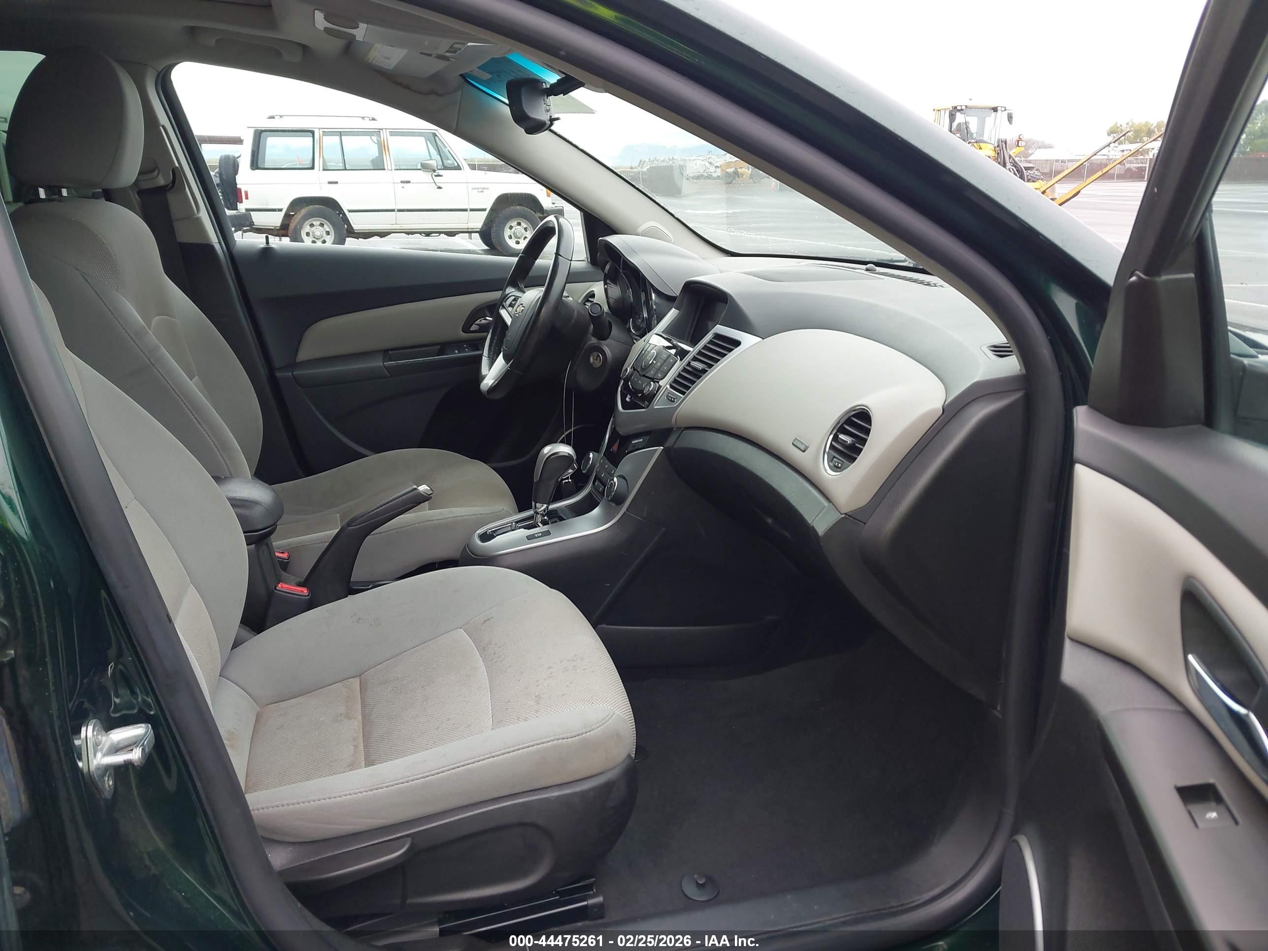 CHEVROLET CRUZE image 5