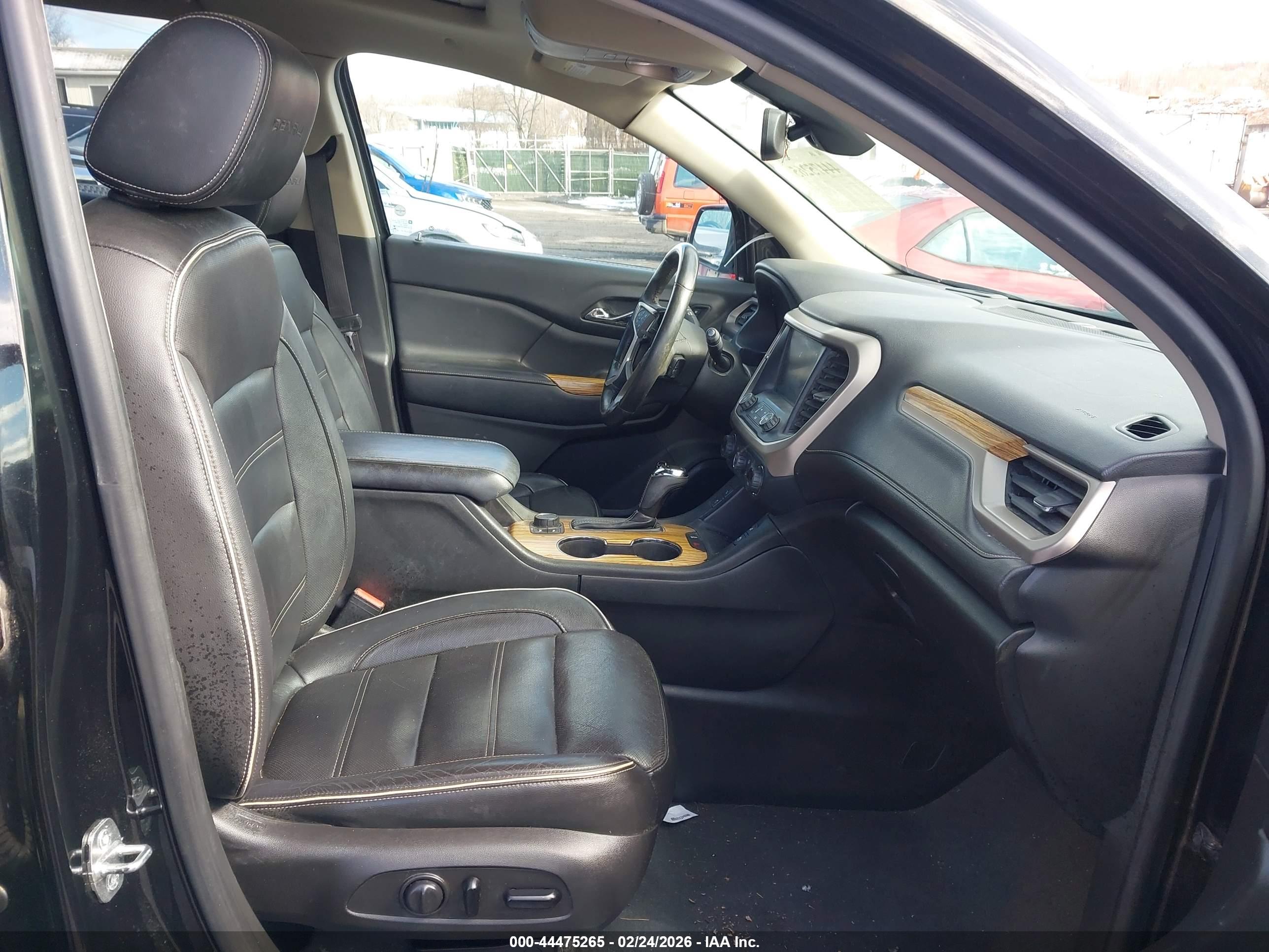 GMC ACADIA image 5