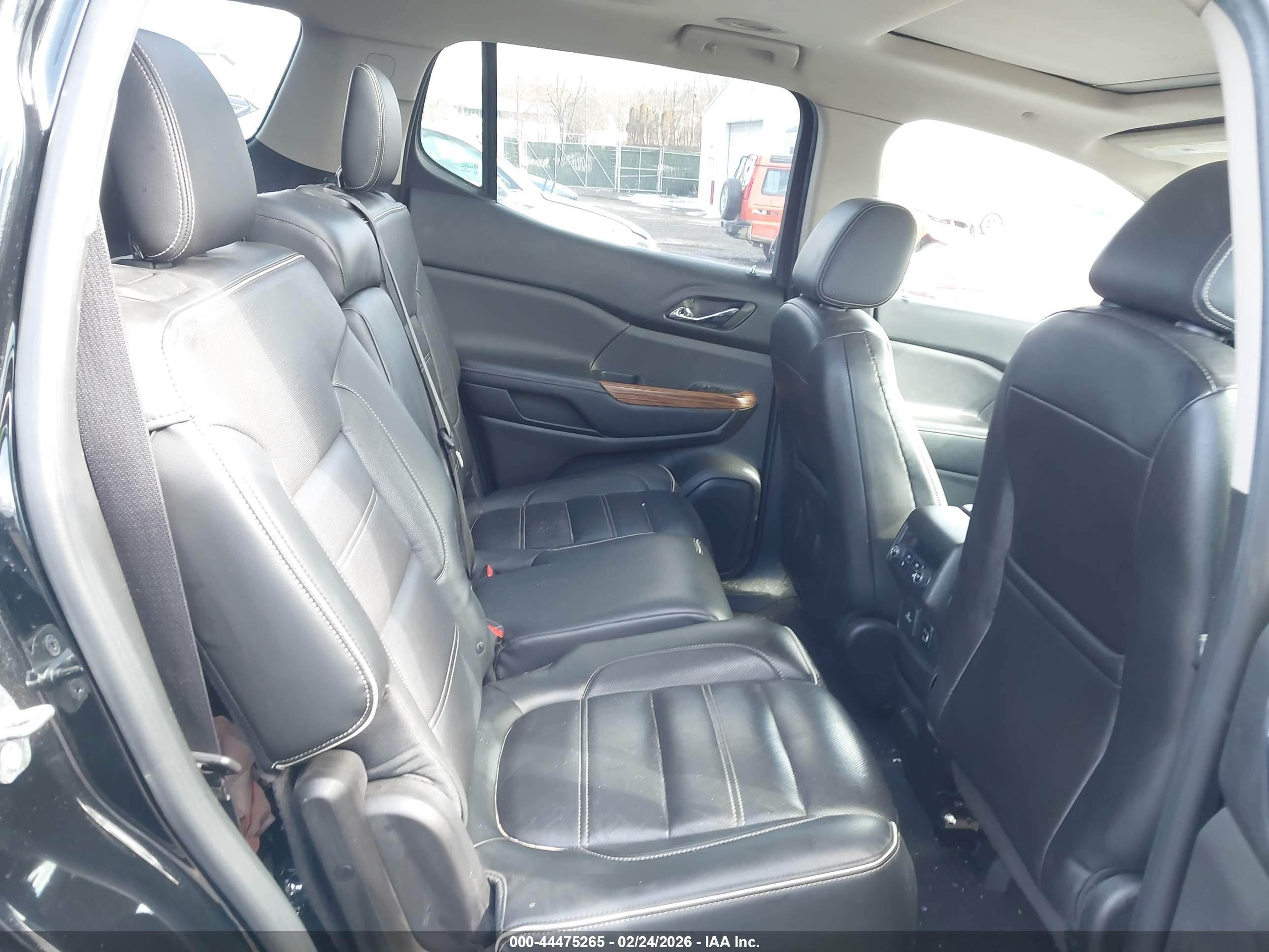 GMC ACADIA image 8