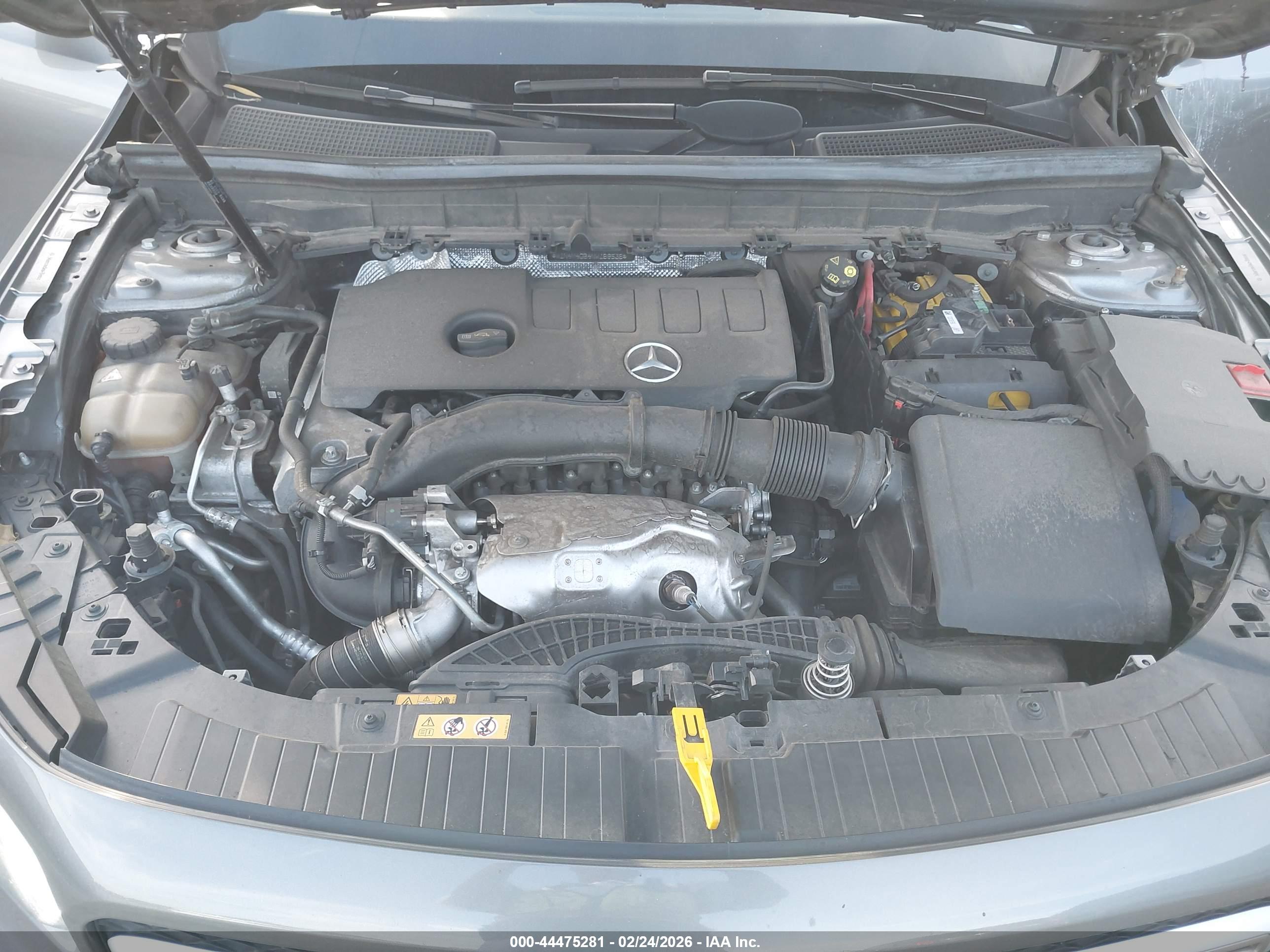 MERCEDES-BENZ GLB image 10