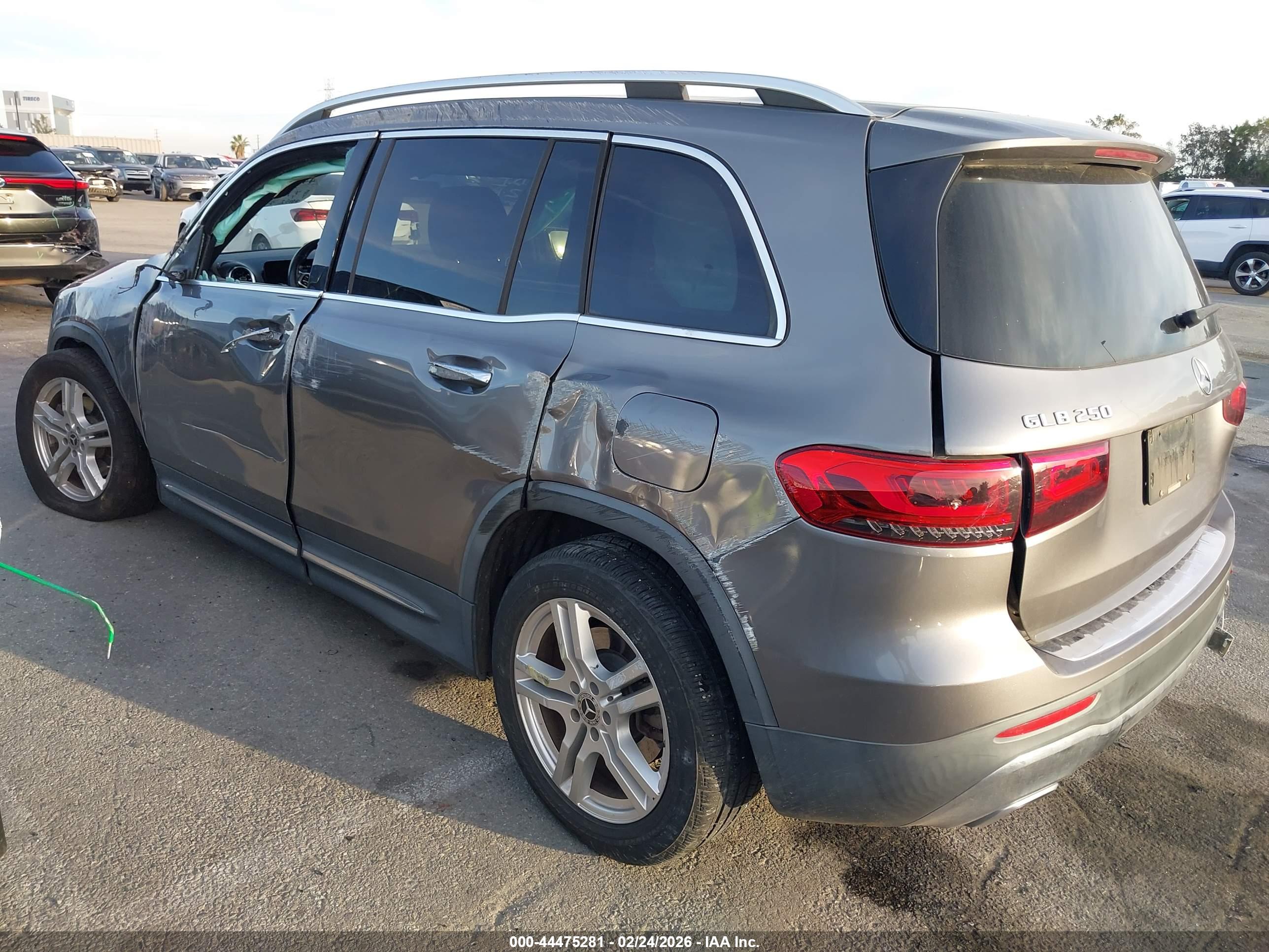 MERCEDES-BENZ GLB image 3