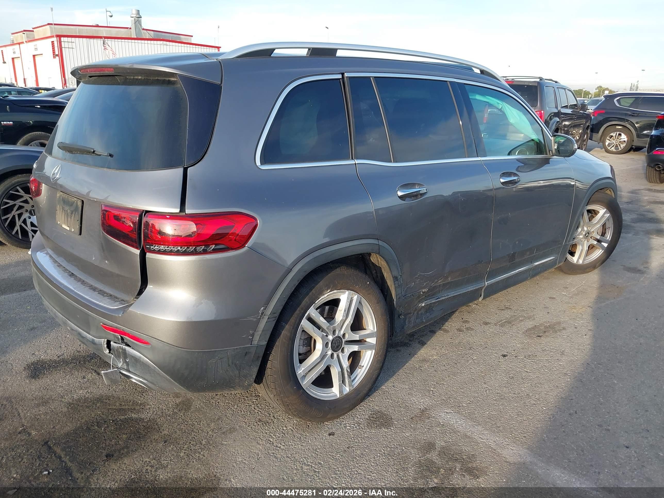 MERCEDES-BENZ GLB image 4