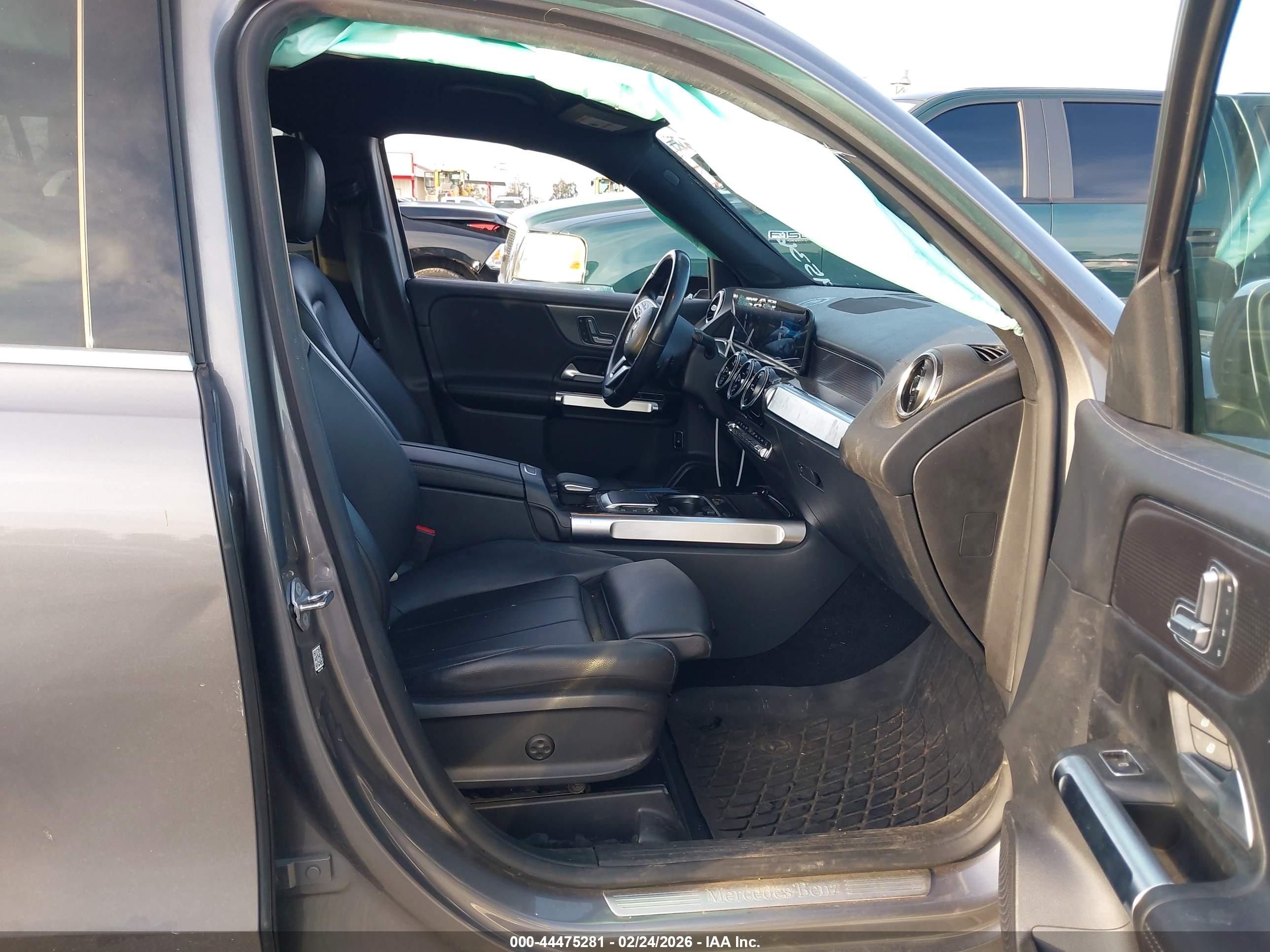 MERCEDES-BENZ GLB image 5