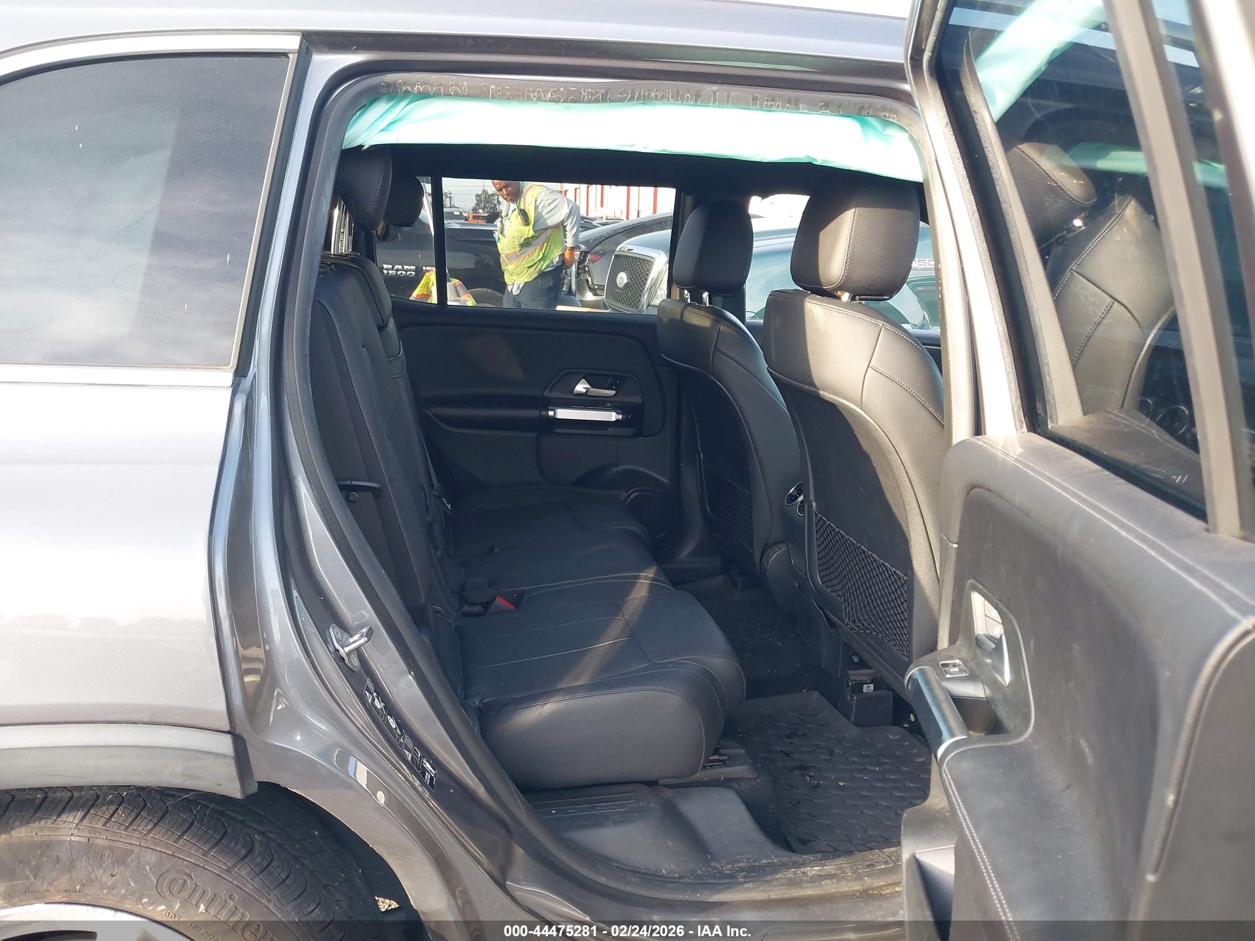MERCEDES-BENZ GLB image 8