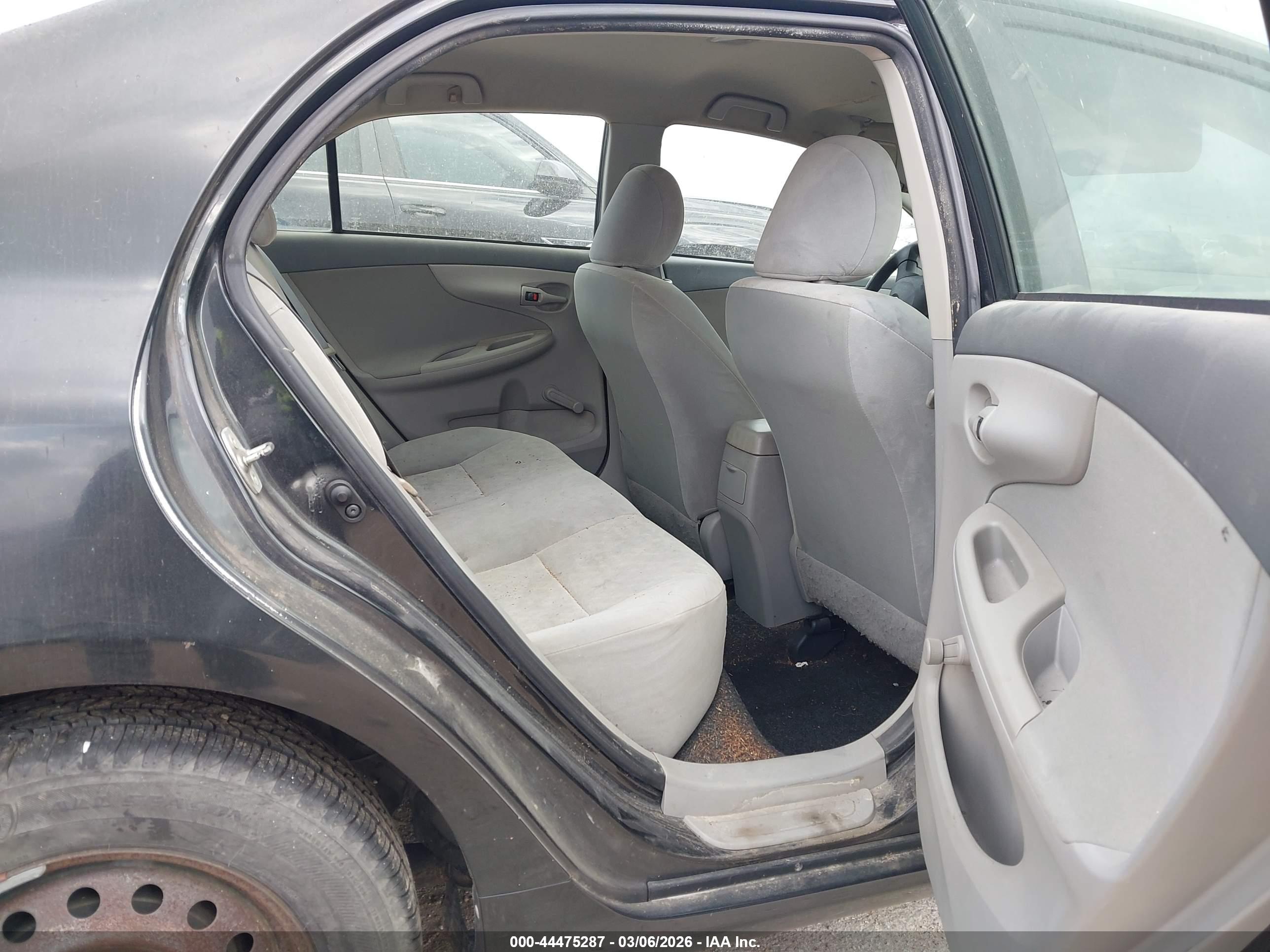 TOYOTA COROLLA image 8