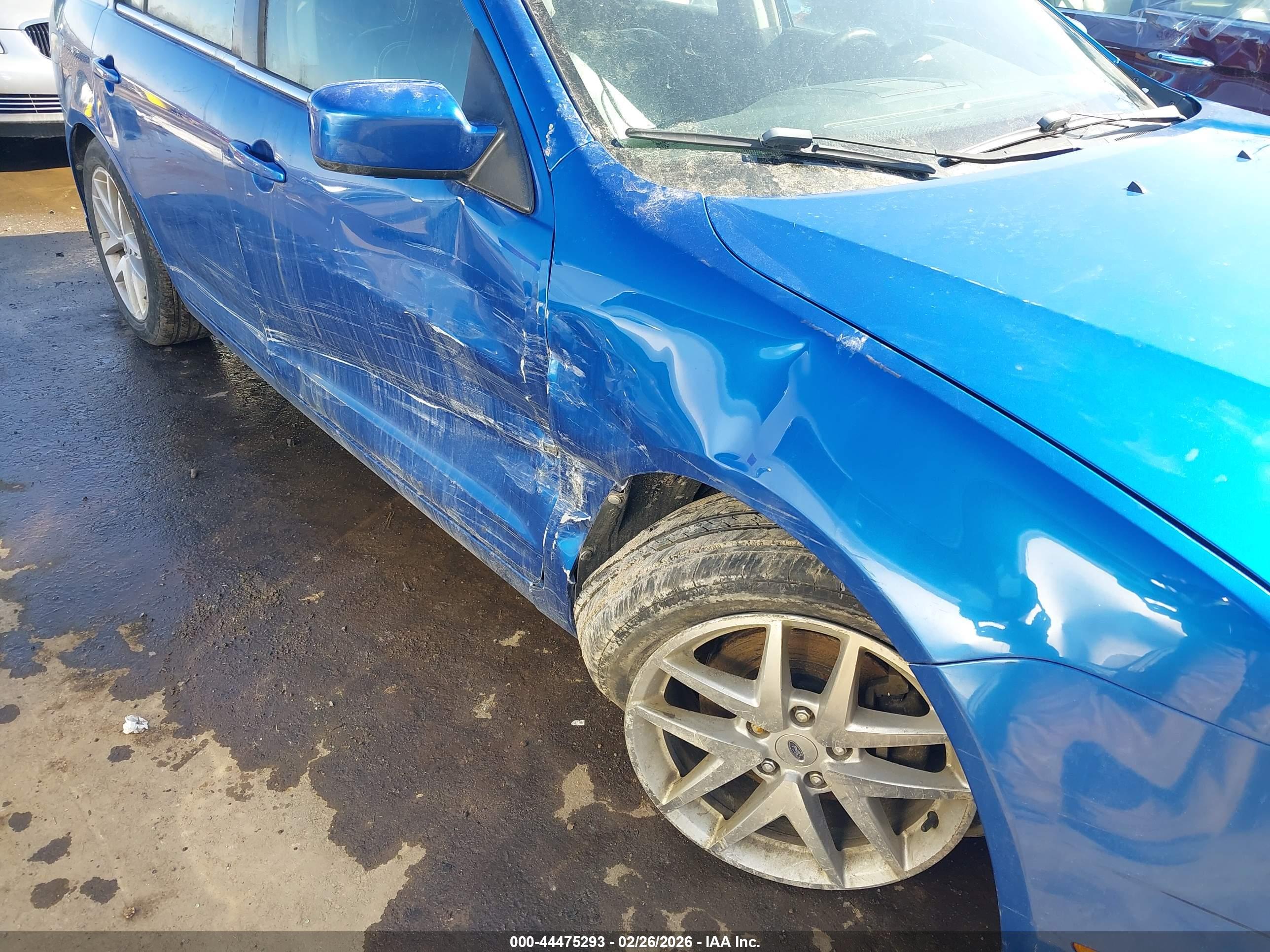 FORD FUSION image 6