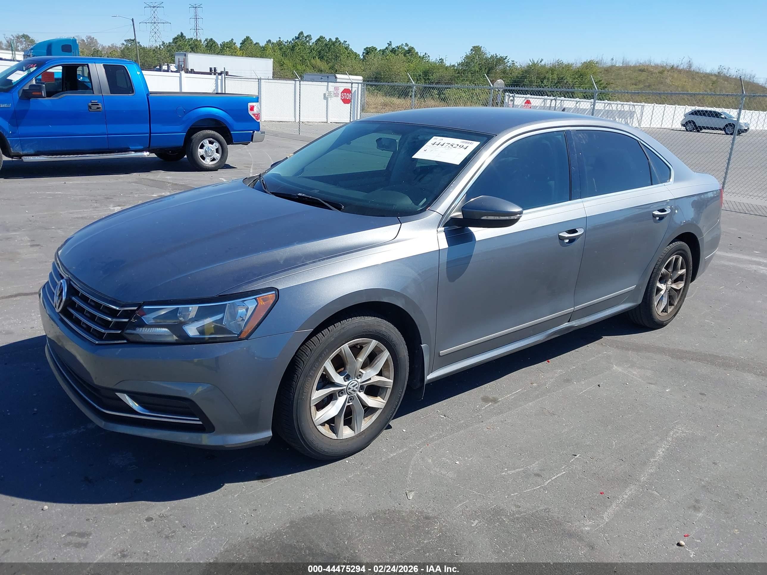 VOLKSWAGEN PASSAT image 2