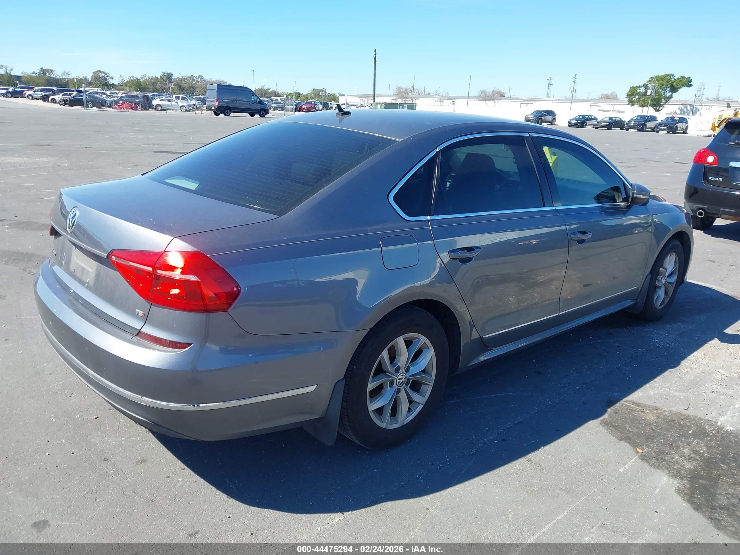 VOLKSWAGEN PASSAT image 4