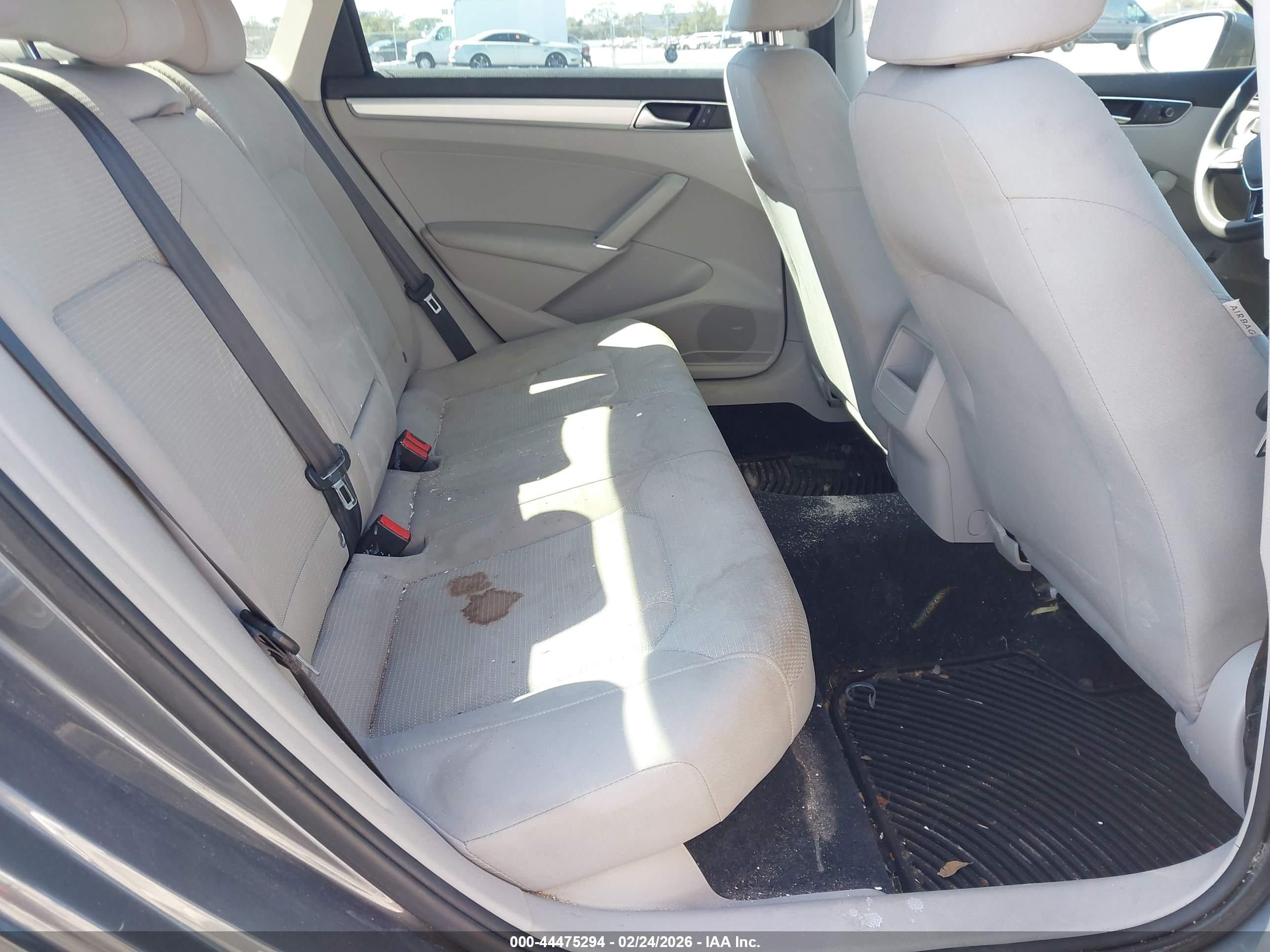 VOLKSWAGEN PASSAT image 8