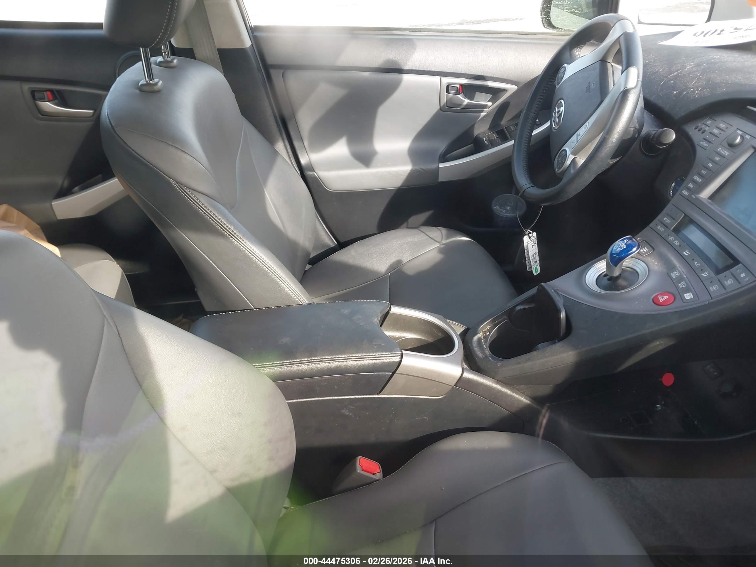 TOYOTA PRIUS image 5