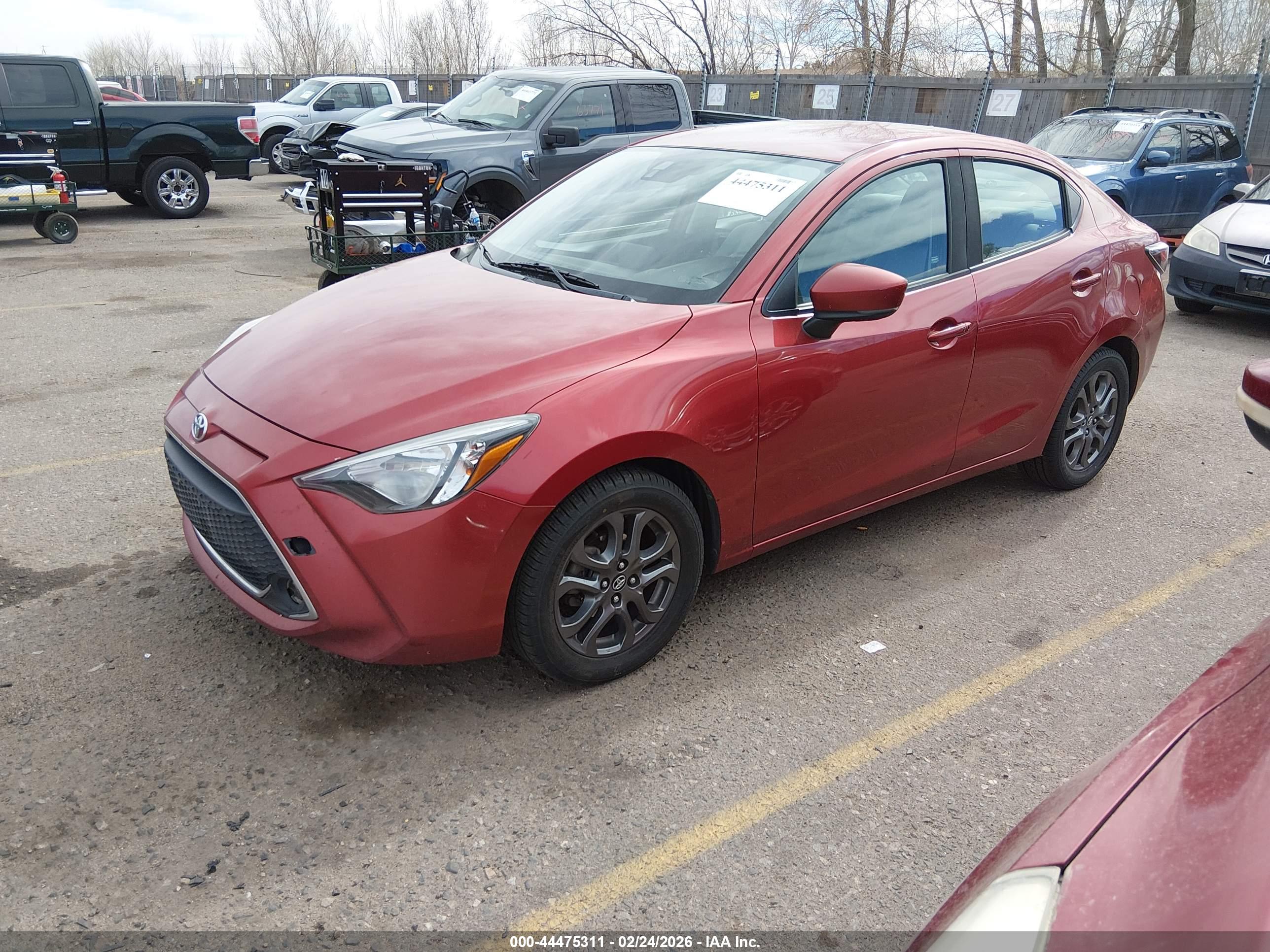 TOYOTA YARIS image 2