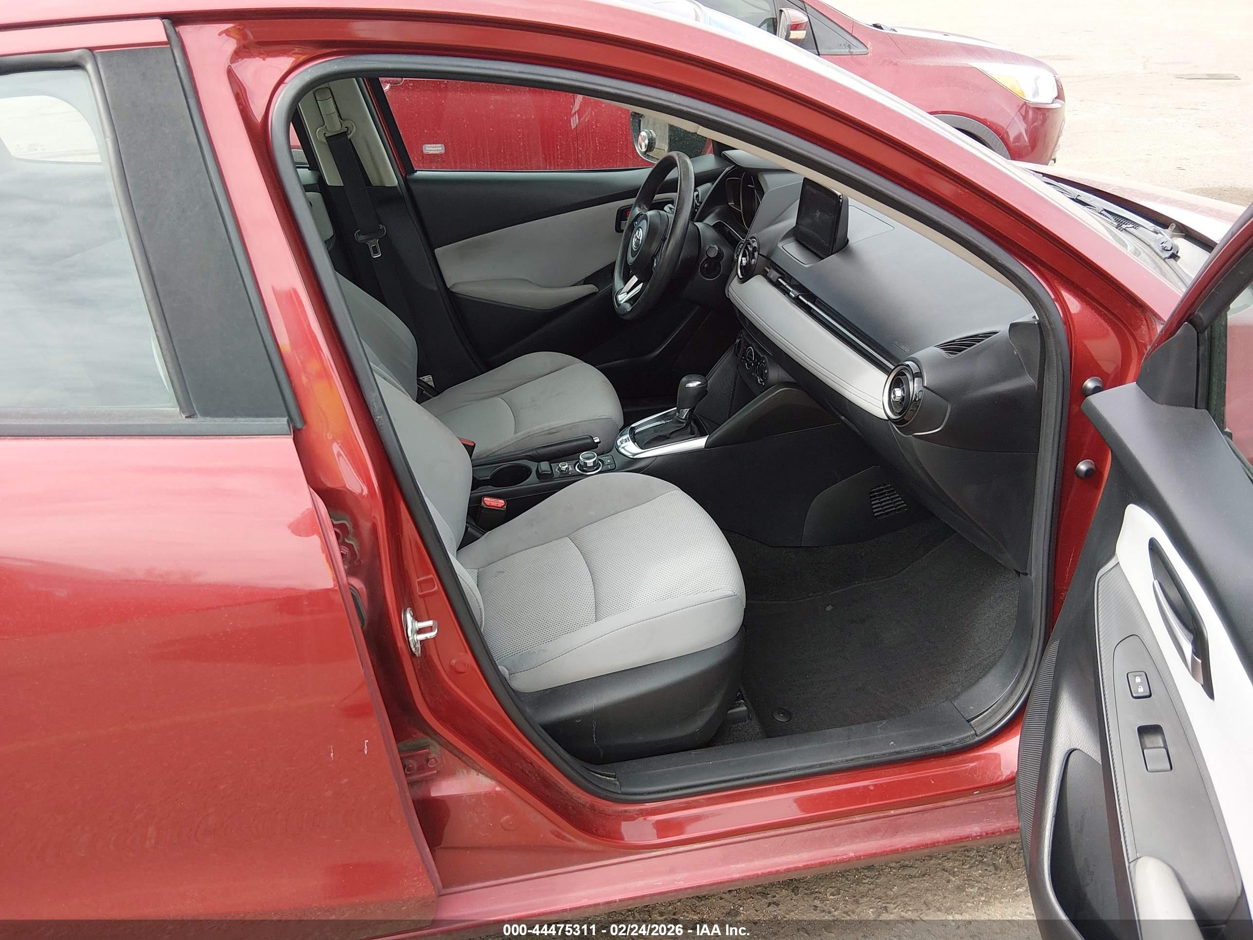 TOYOTA YARIS image 5
