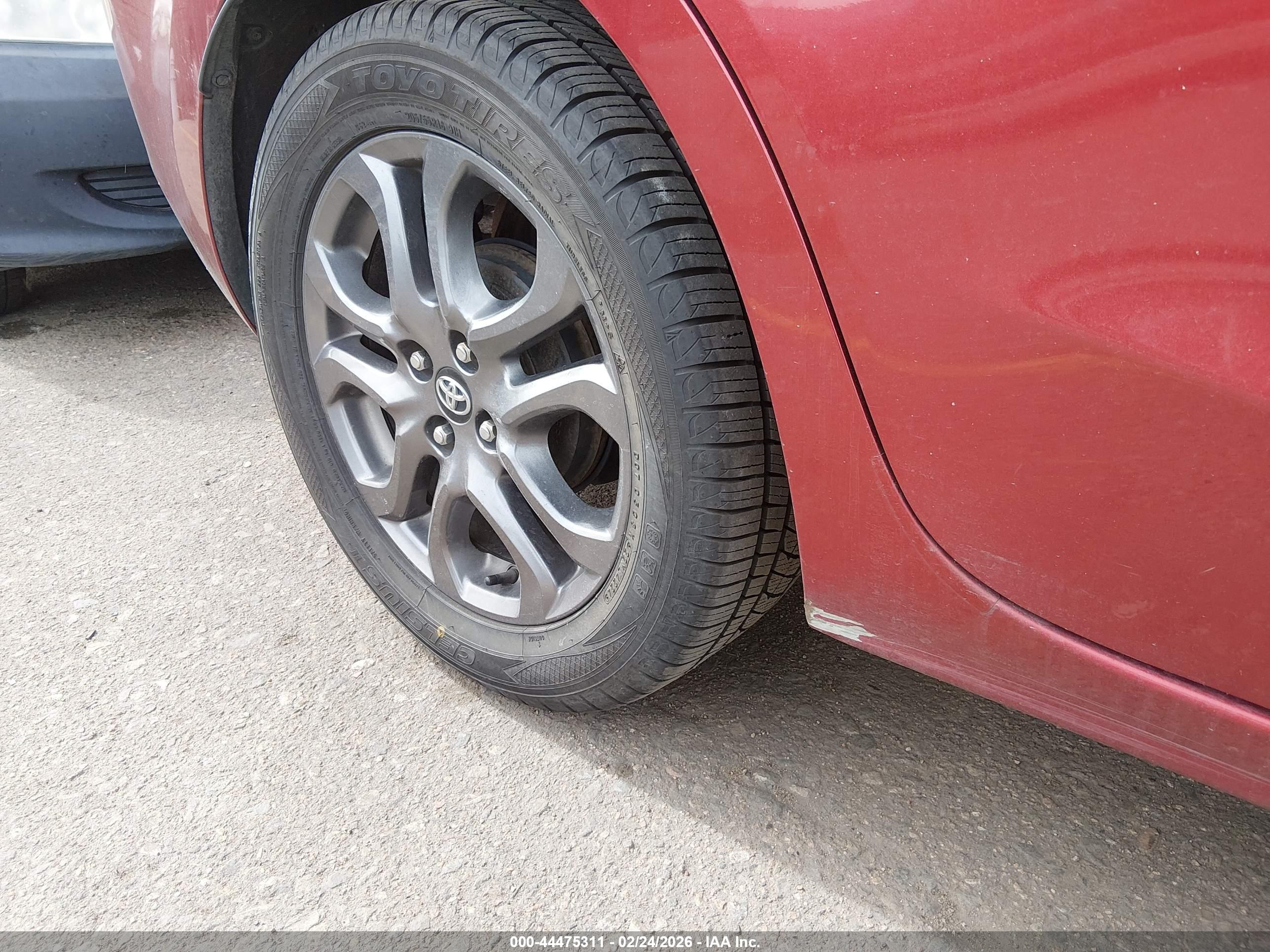 TOYOTA YARIS image 6