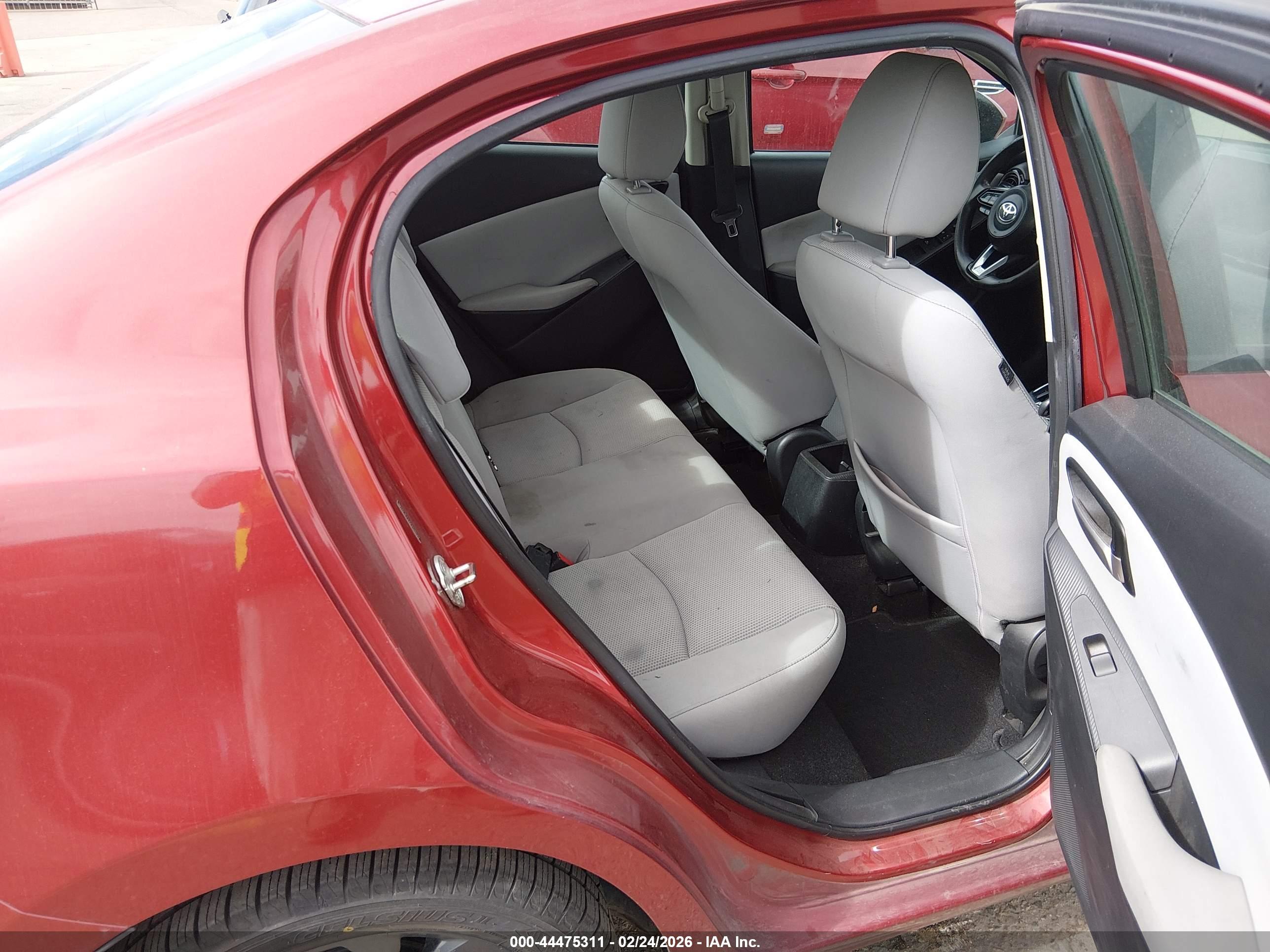 TOYOTA YARIS image 8
