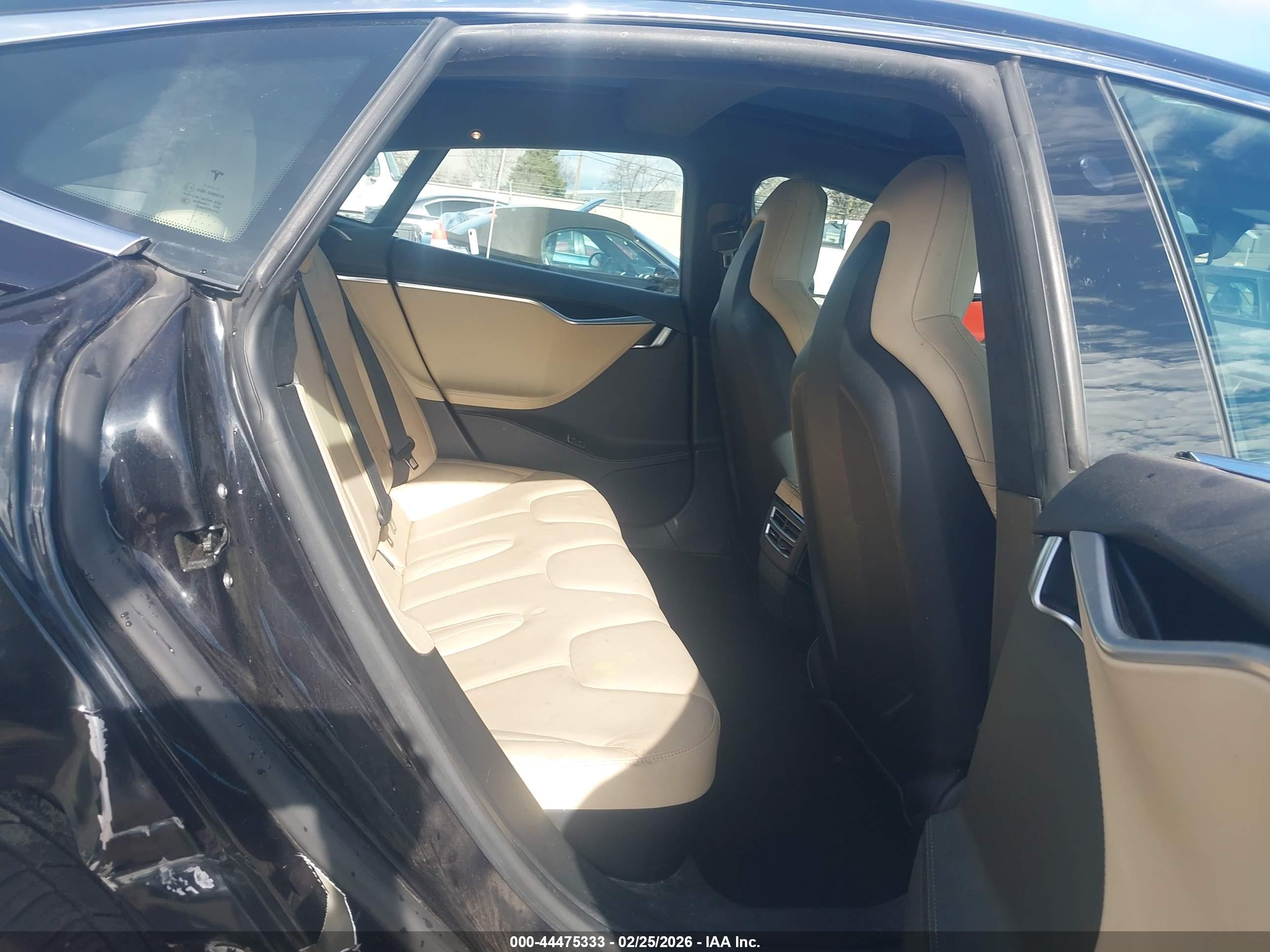 TESLA MODEL image 8