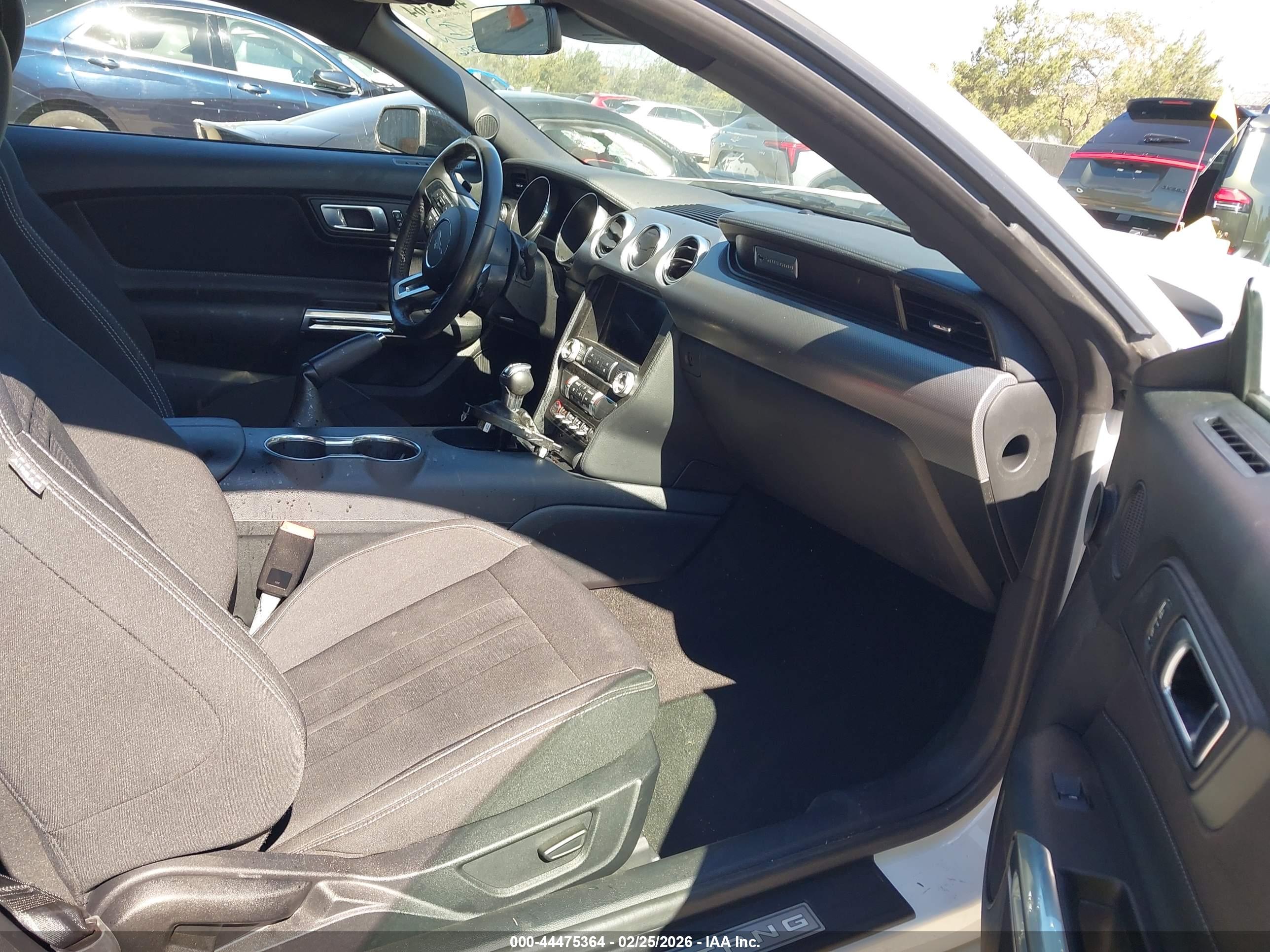 FORD MUSTANG image 5