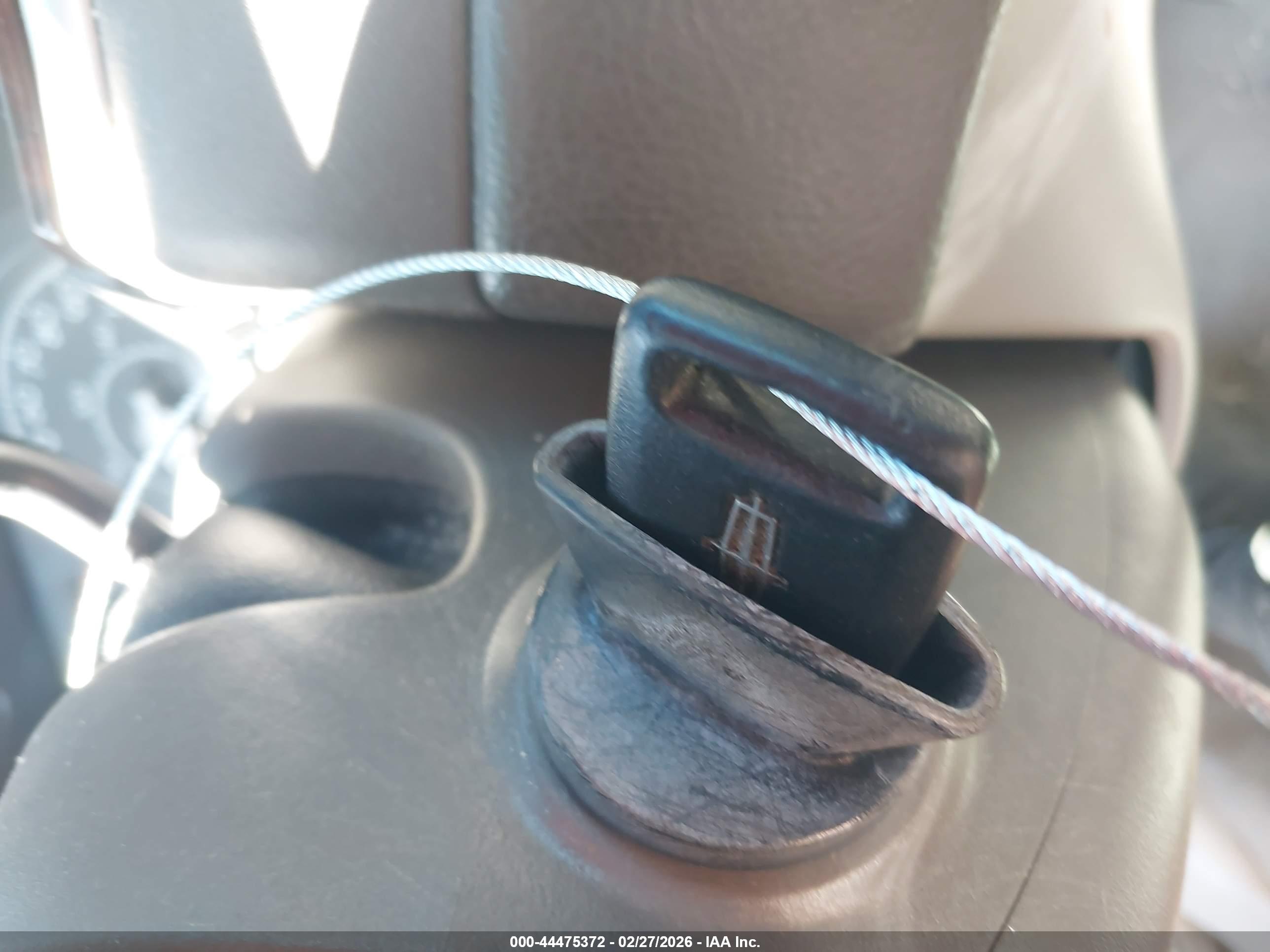 LINCOLN TOWN image 11