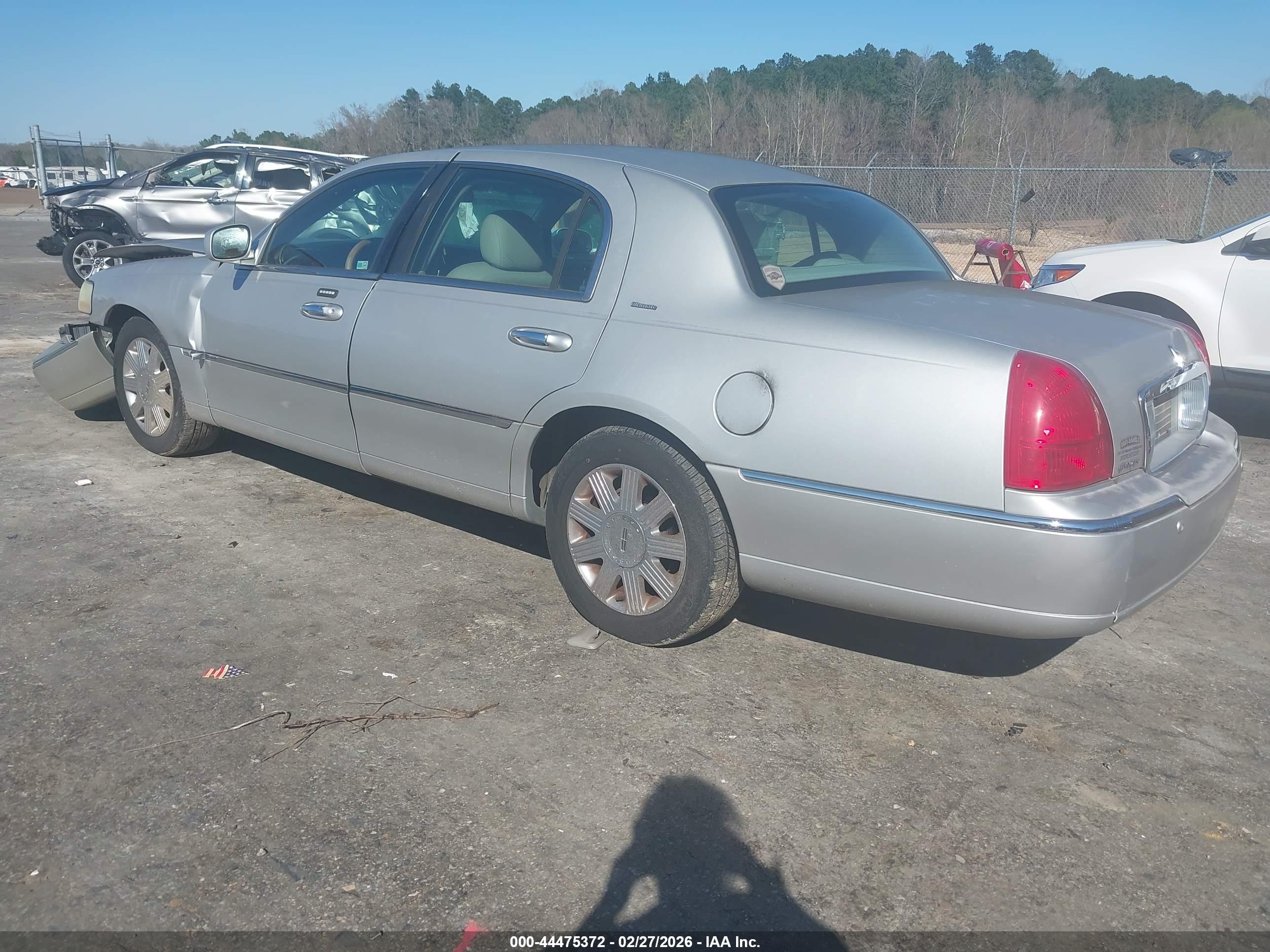 LINCOLN TOWN image 3